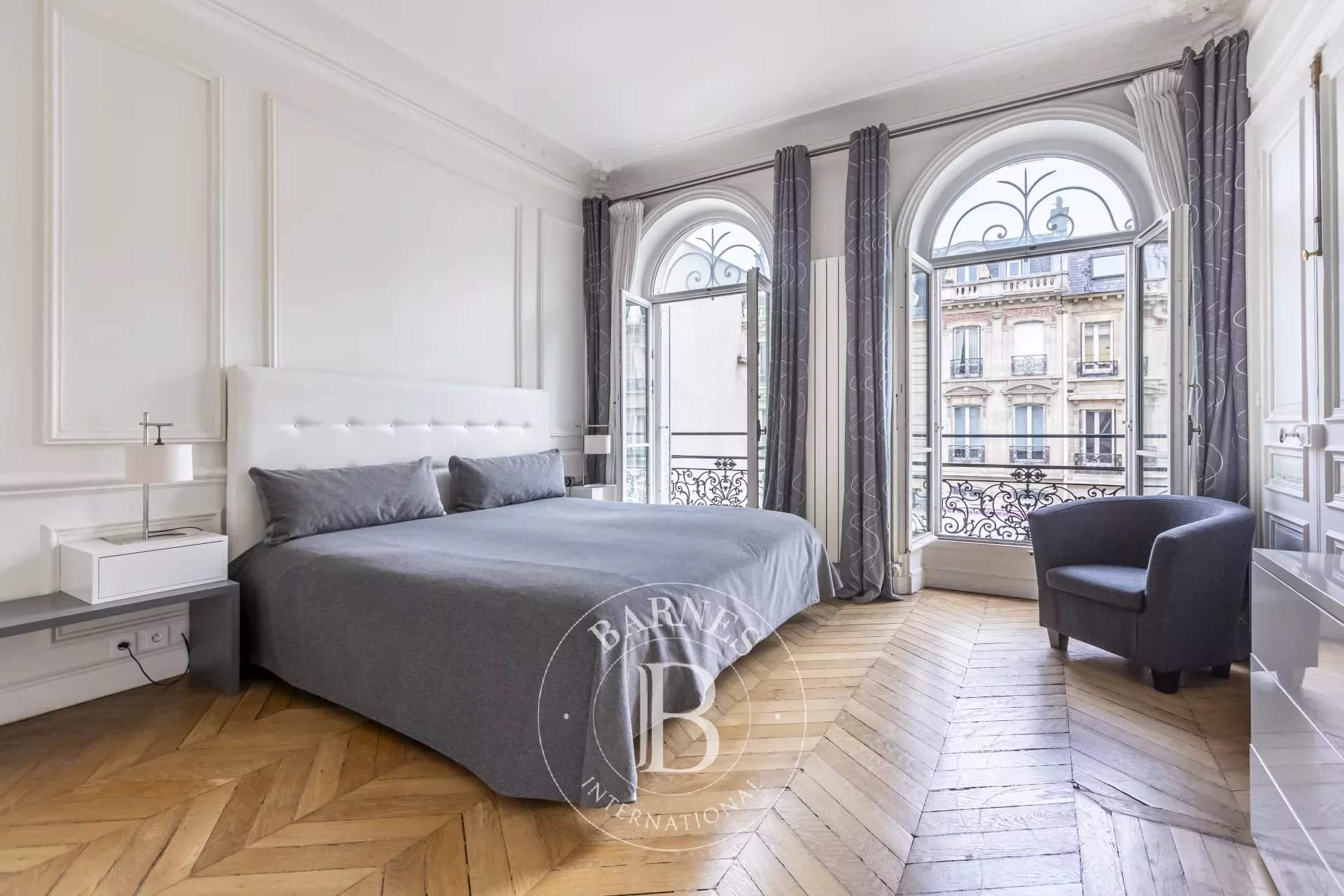 Paris  - Hôtel particulier 8 Pièces 5 Chambres - picture 11
