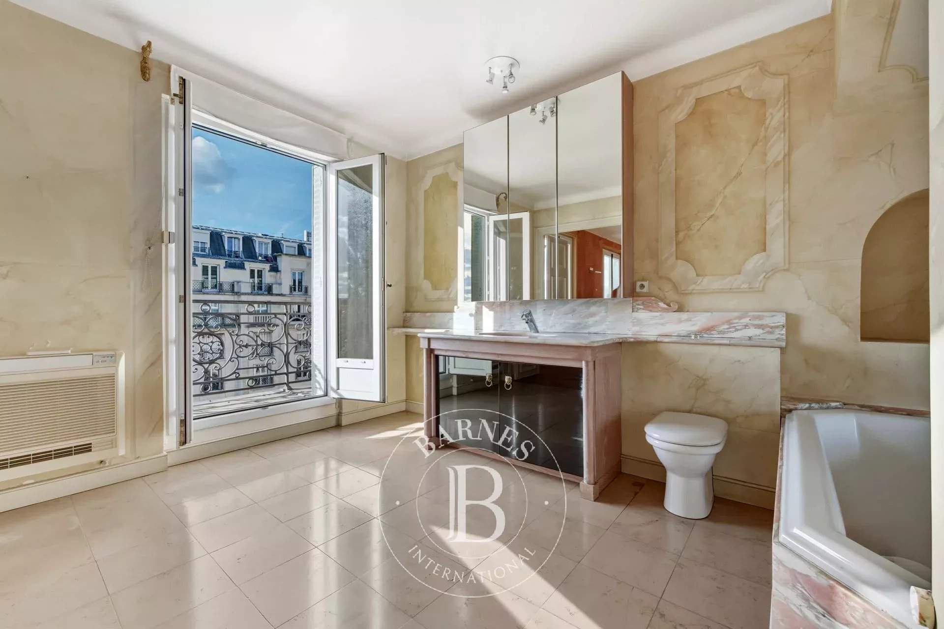 Paris  - Apartment 3 Bedrooms - picture 12