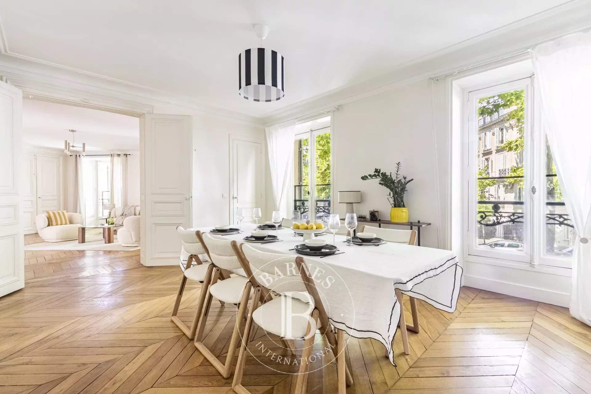 Paris  - Appartement 5 Pi&egrave;ces 3 Chambres - picture 2