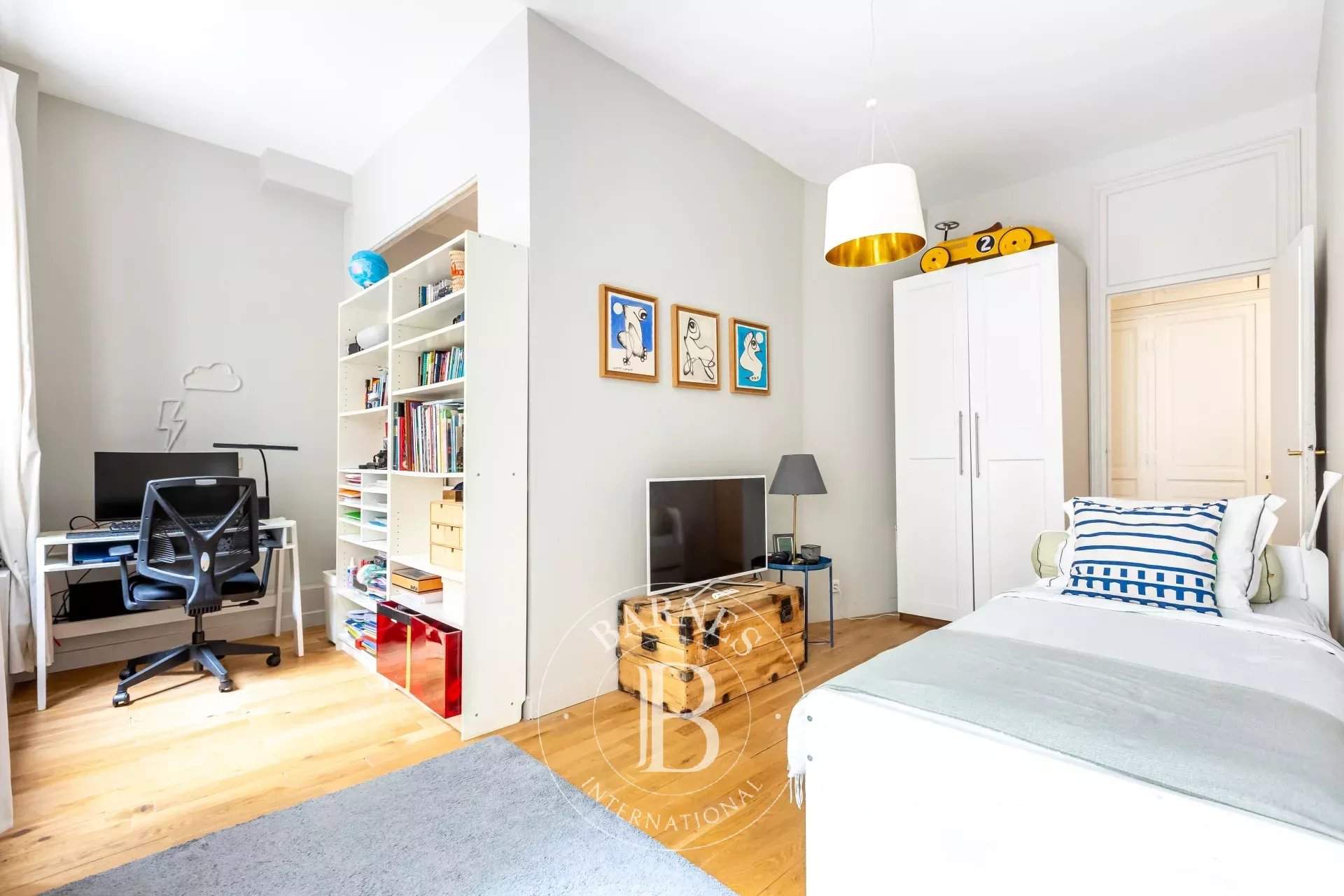 Paris  - Apartment 4 Bedrooms - picture 12
