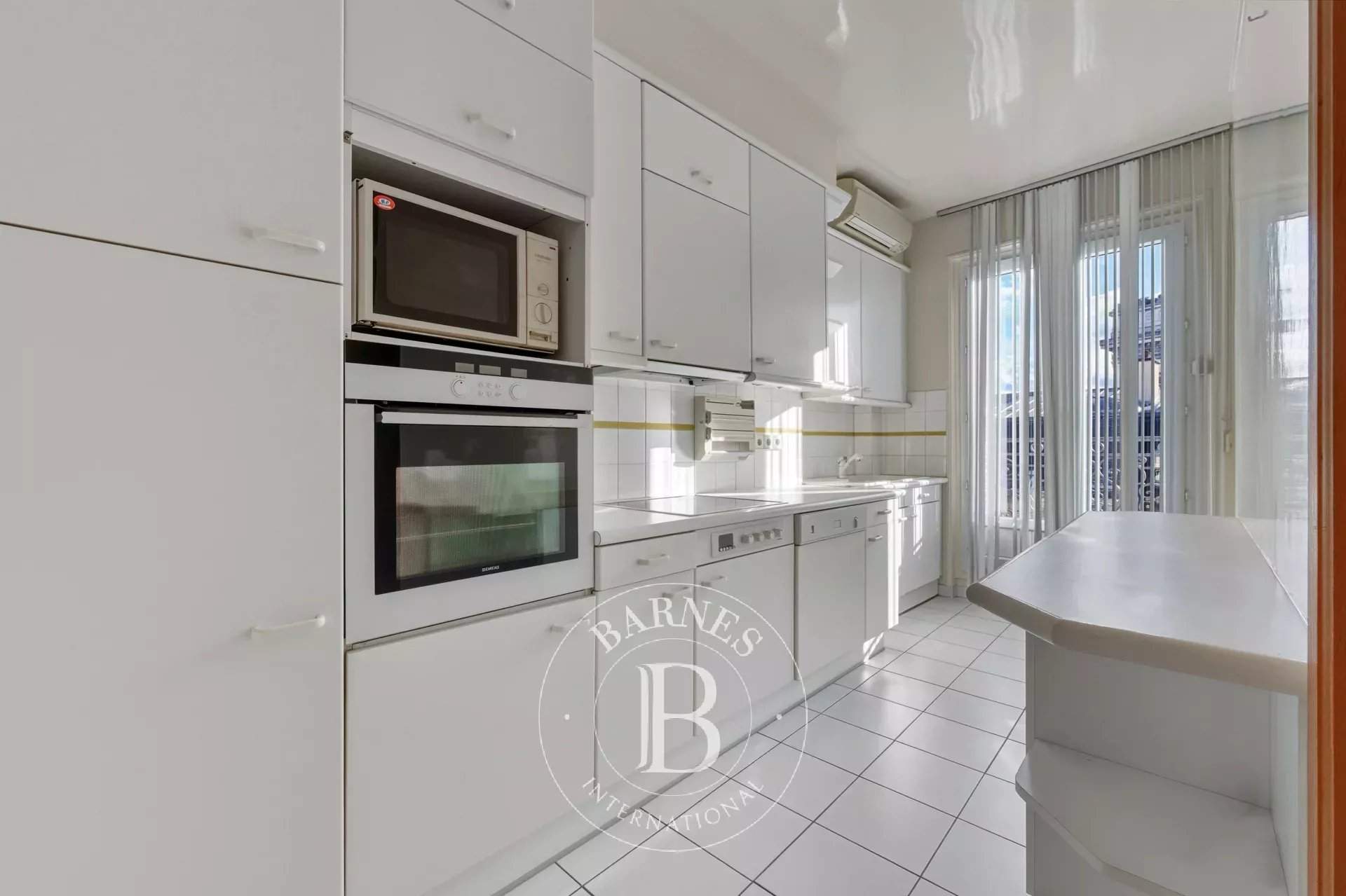 Paris  - Apartment 3 Bedrooms - picture 11