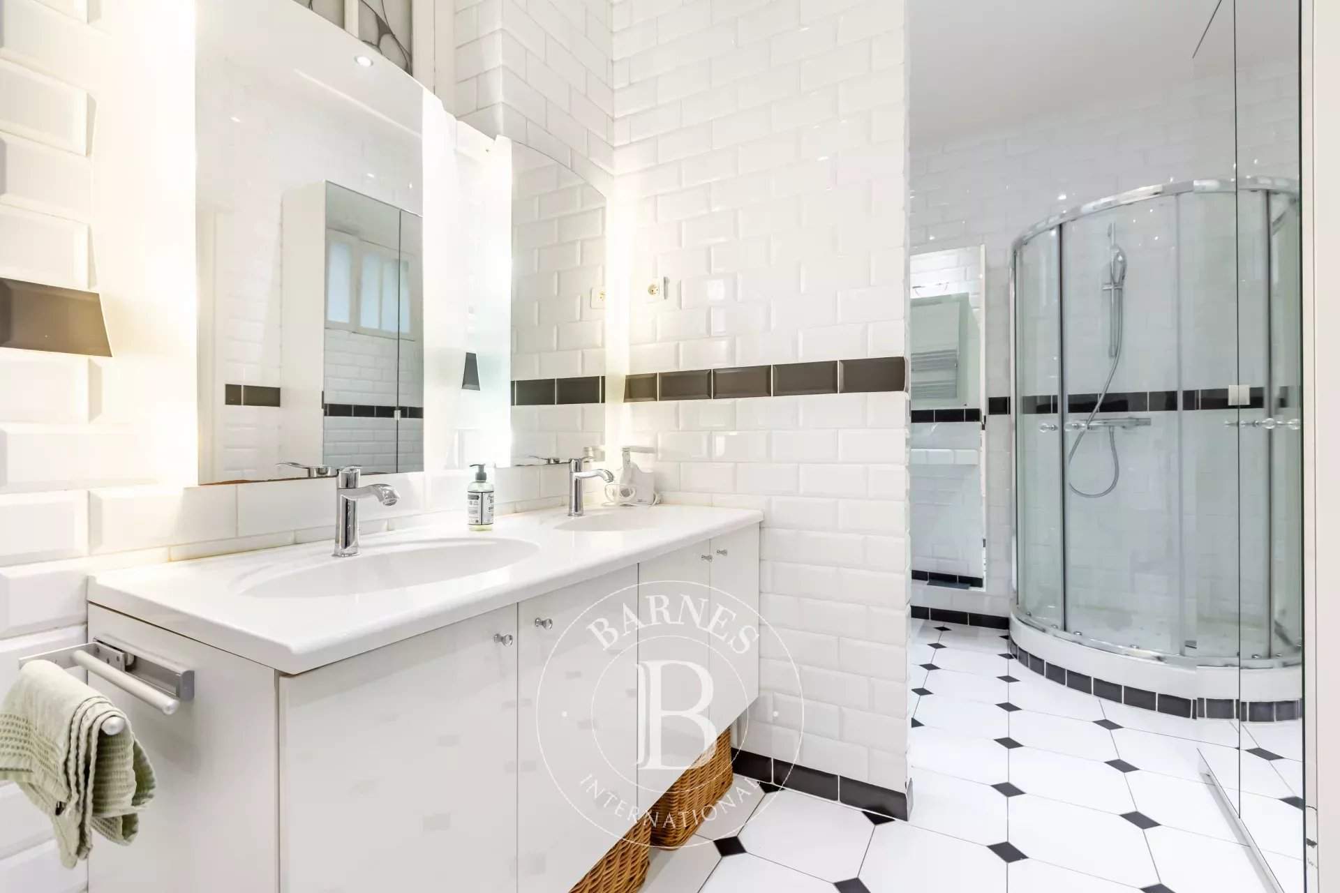 Paris  - Apartment 2 Bedrooms - picture 8