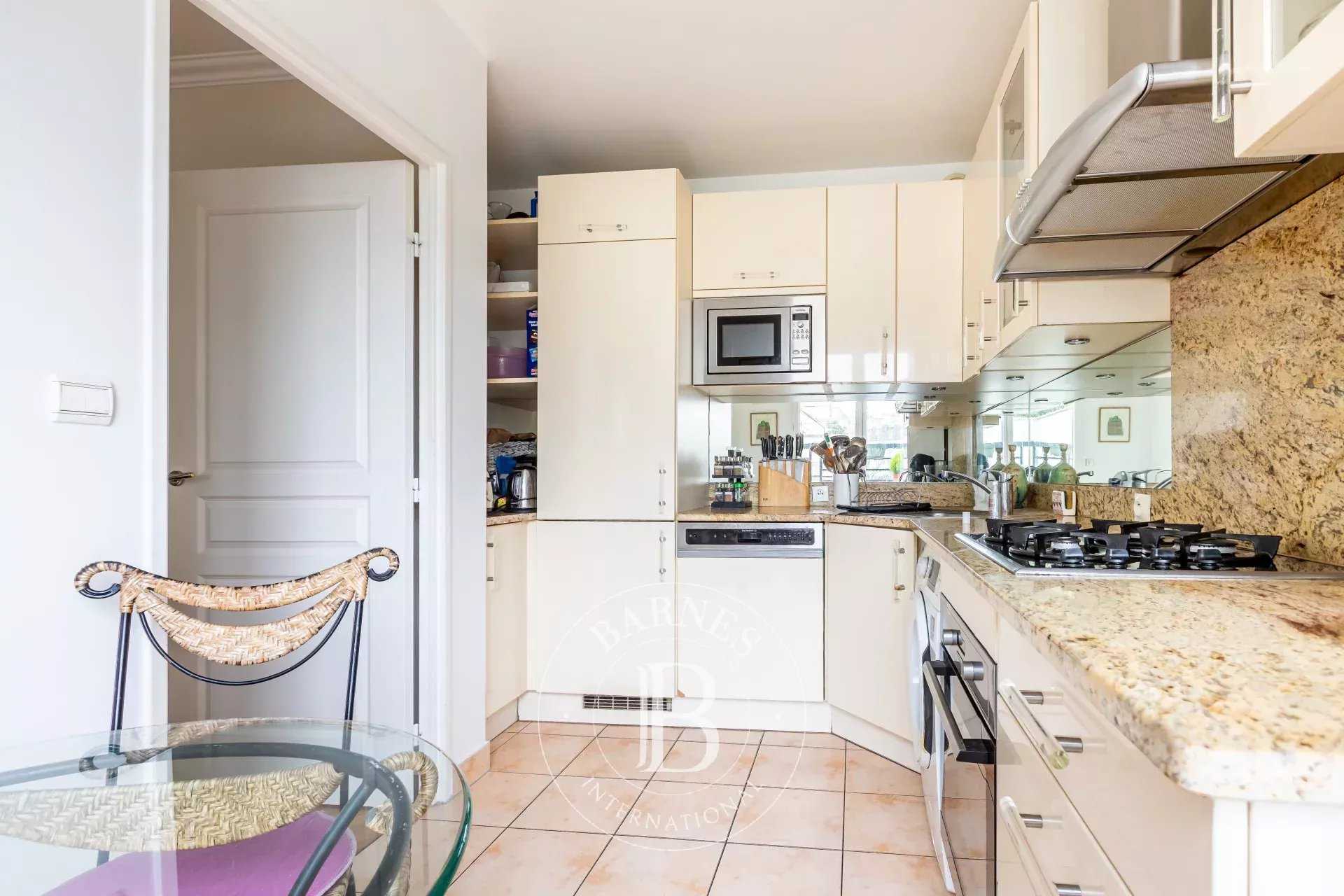 Paris  - Appartement 2 Pi&egrave;ces, 1 Chambre