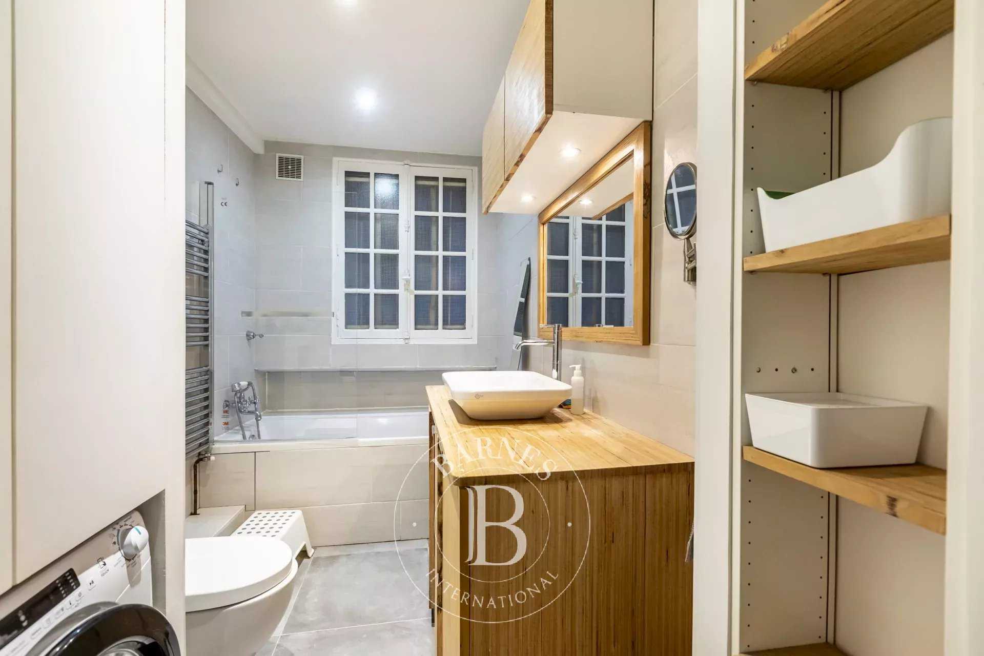 Paris  - Appartement 2 Pièces, 1 Chambre