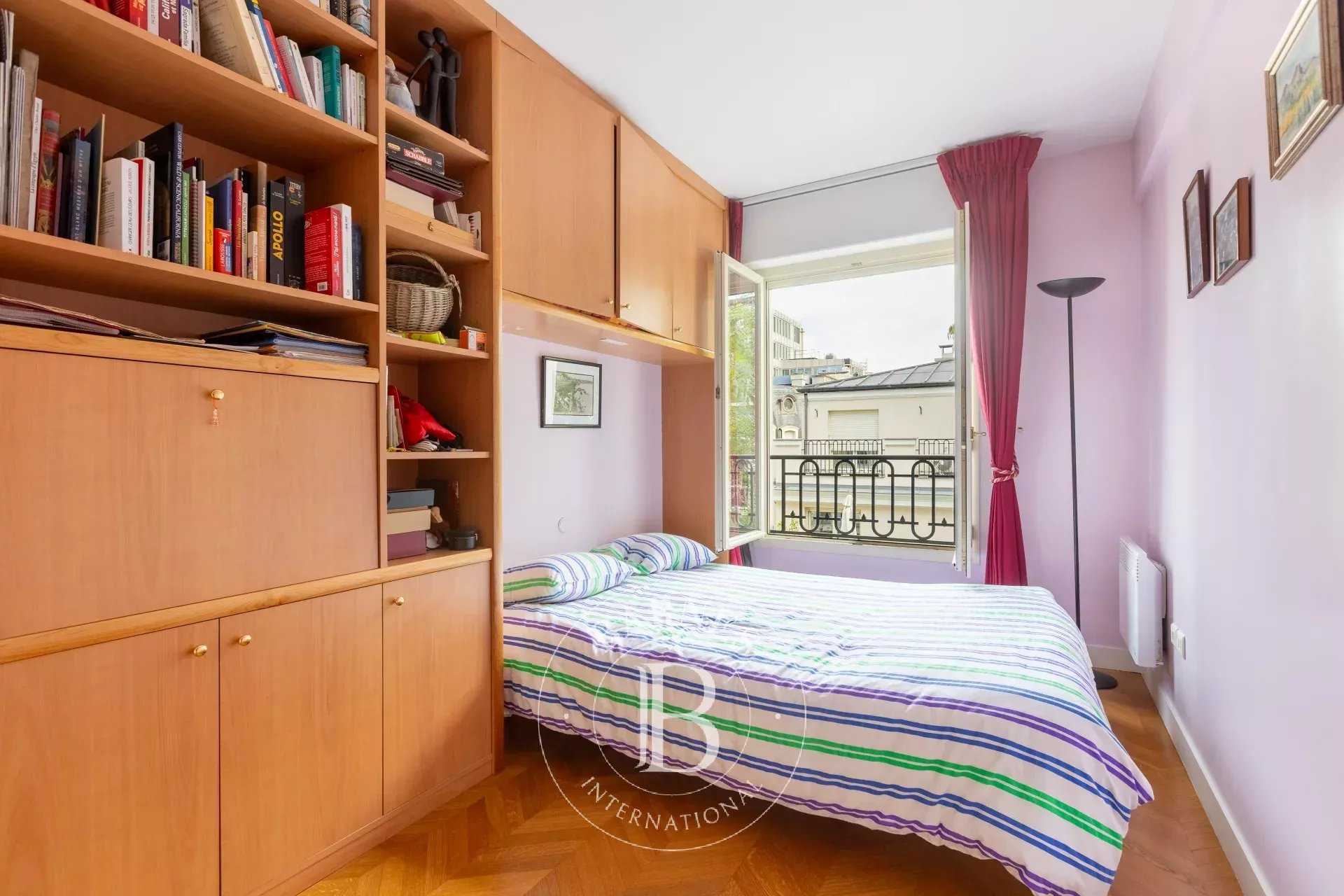 Paris  - Appartement 3 Pièces 2 Chambres