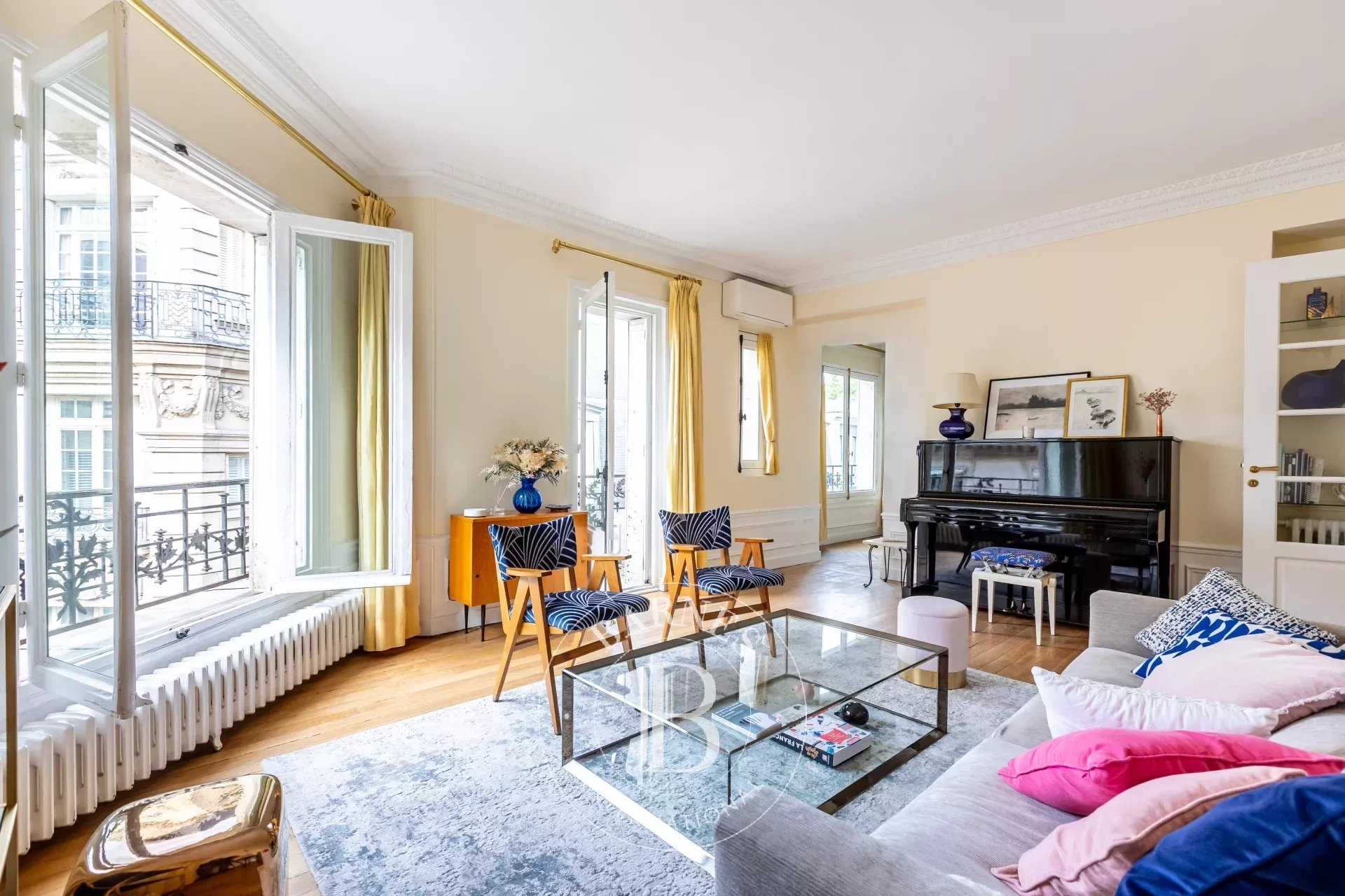 Paris  - Appartement 4 Pi&egrave;ces 2 Chambres