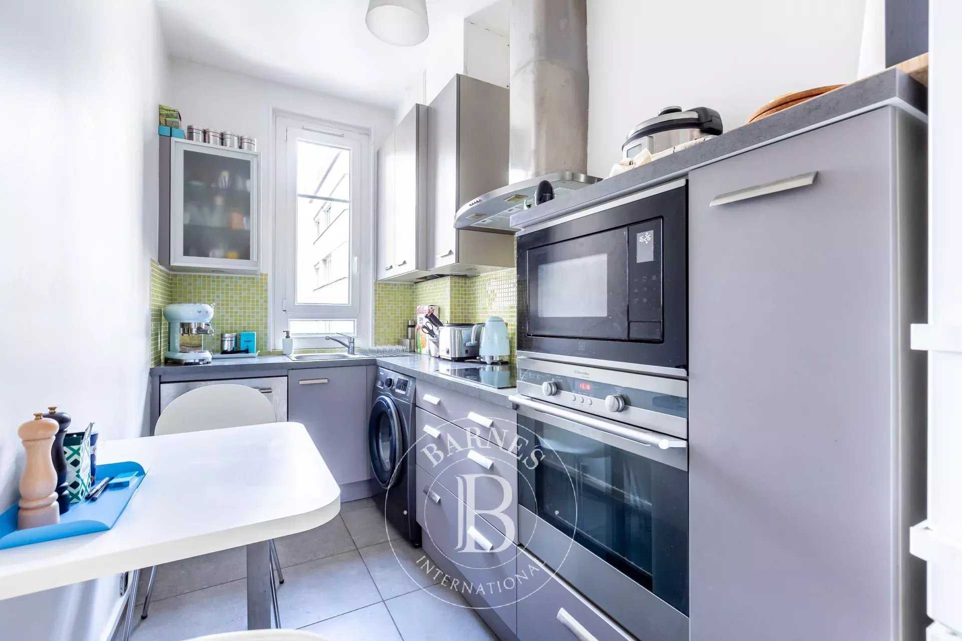 Paris  - Appartement 3 Pi&egrave;ces 2 Chambres