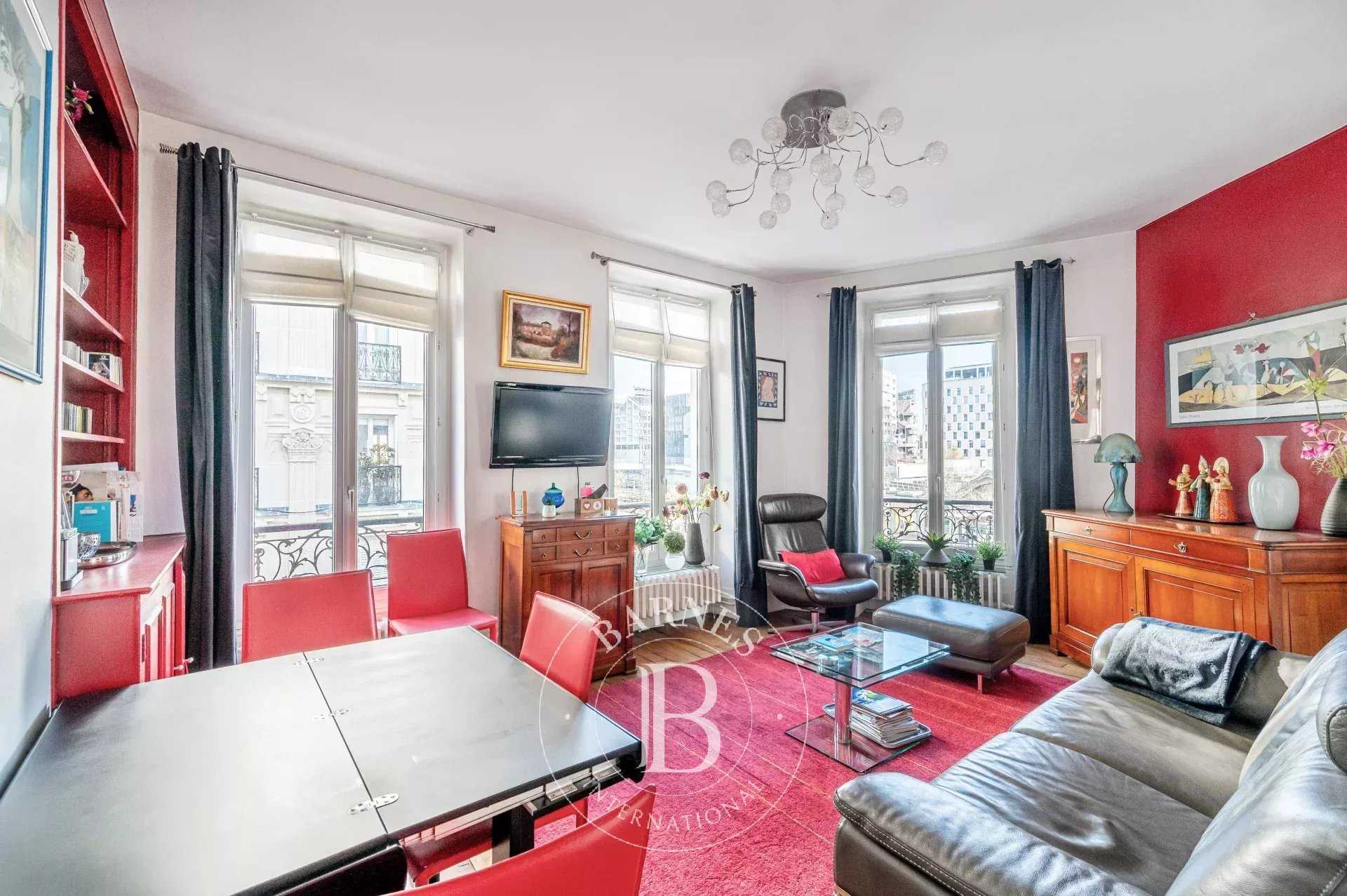 Paris  - Appartement 3 Pièces 2 Chambres
