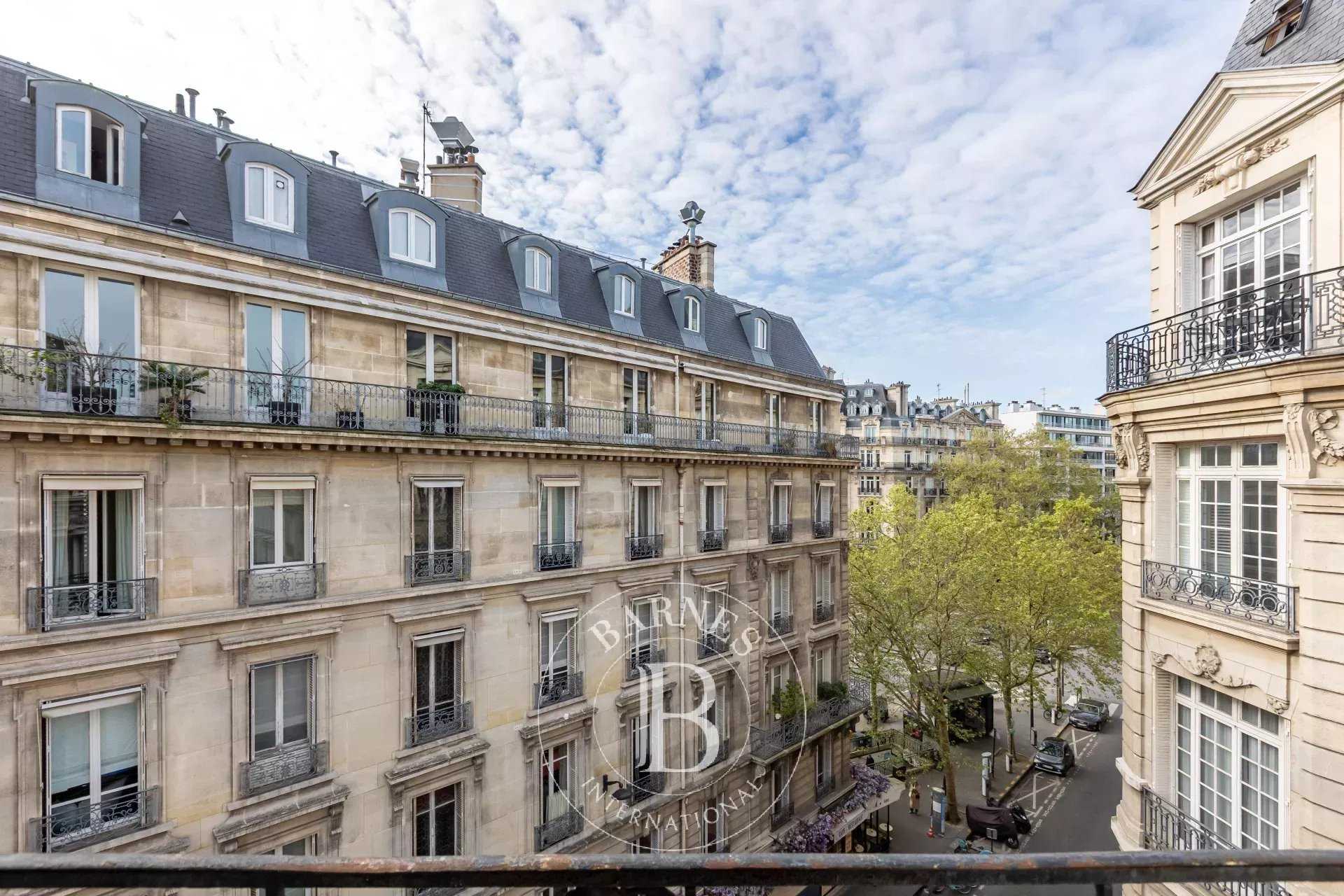 Paris  - Appartement 4 Pi&egrave;ces 2 Chambres