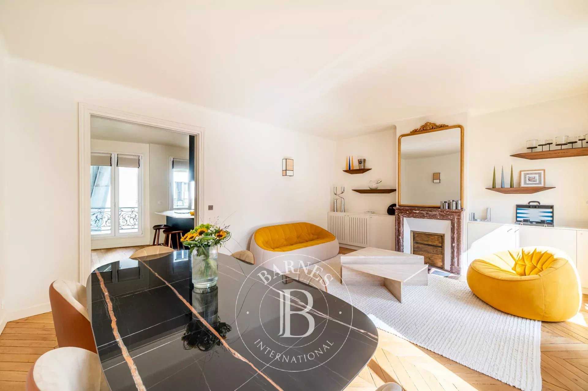 Paris  - Appartement 3 Pièces 3 Chambres