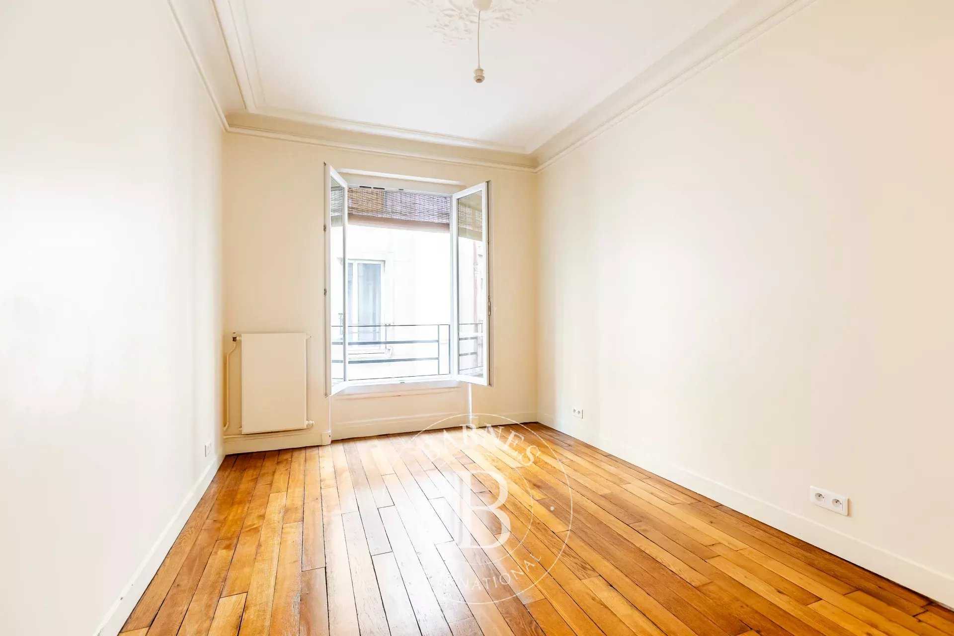 Paris  - Appartement 3 Pi&egrave;ces 2 Chambres