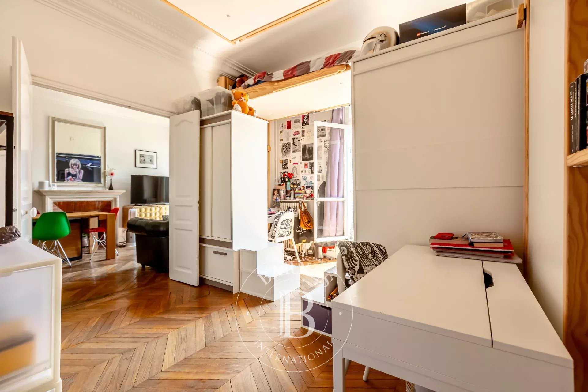 Paris  - Apartment 2 Bedrooms