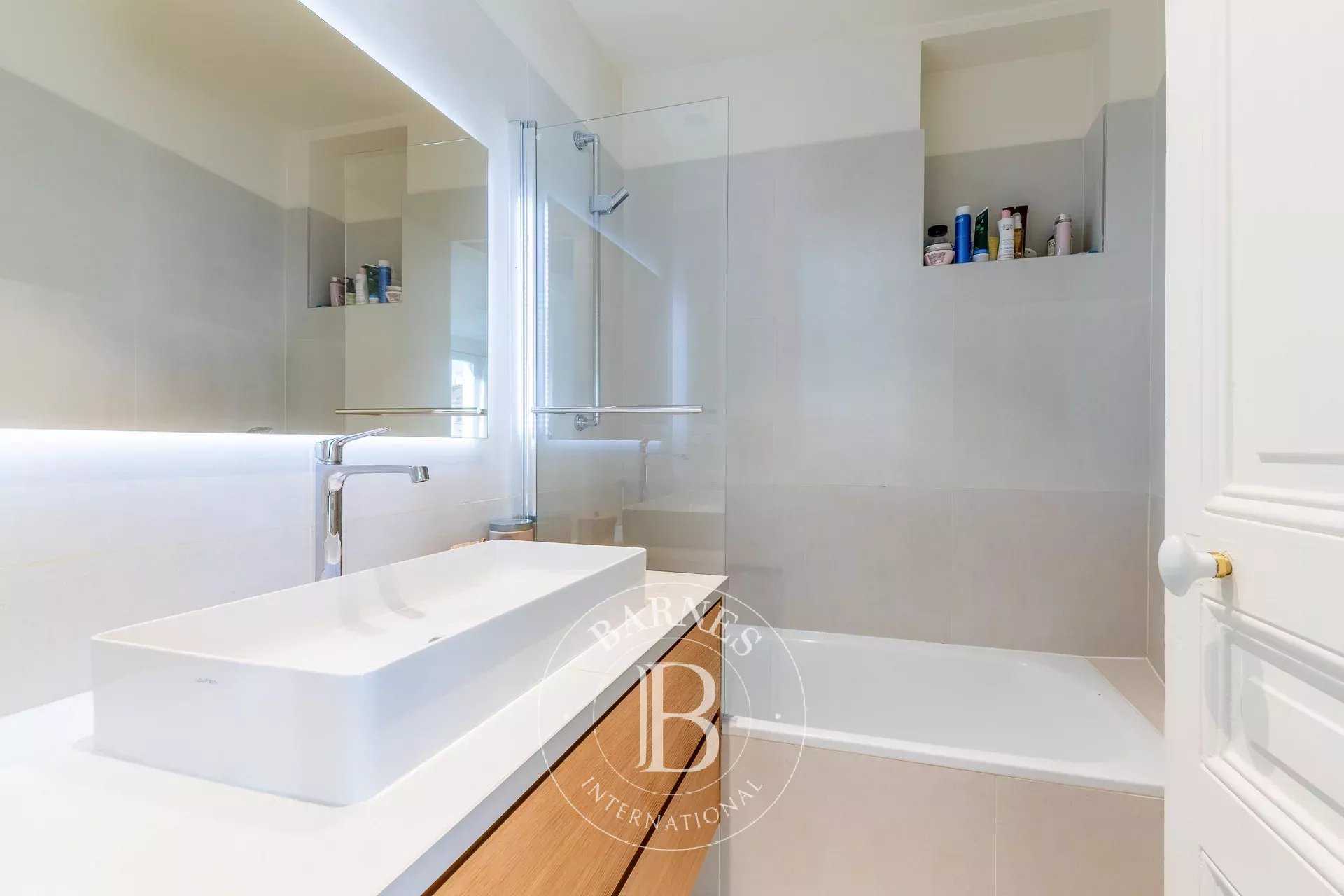 Paris  - Appartement 4 Pièces, 1 Chambre