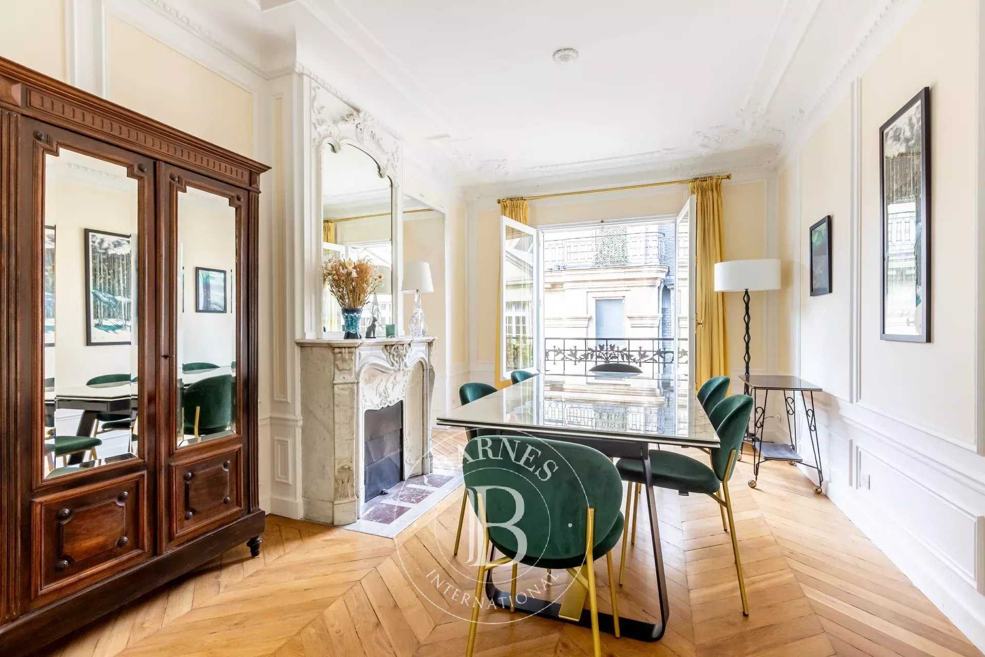 Paris  - Appartement 4 Pi&egrave;ces 2 Chambres