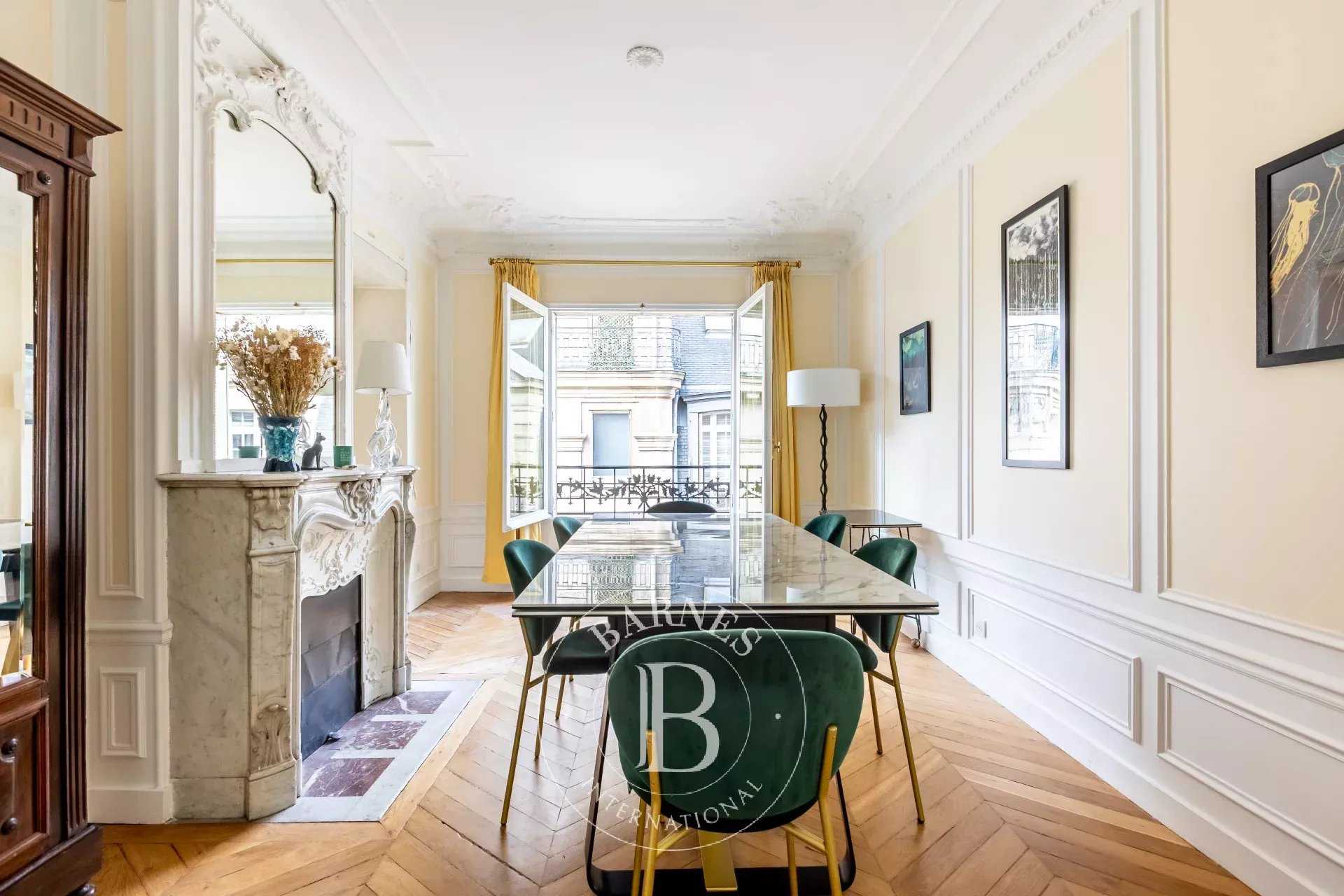 Paris  - Appartement 4 Pi&egrave;ces 2 Chambres