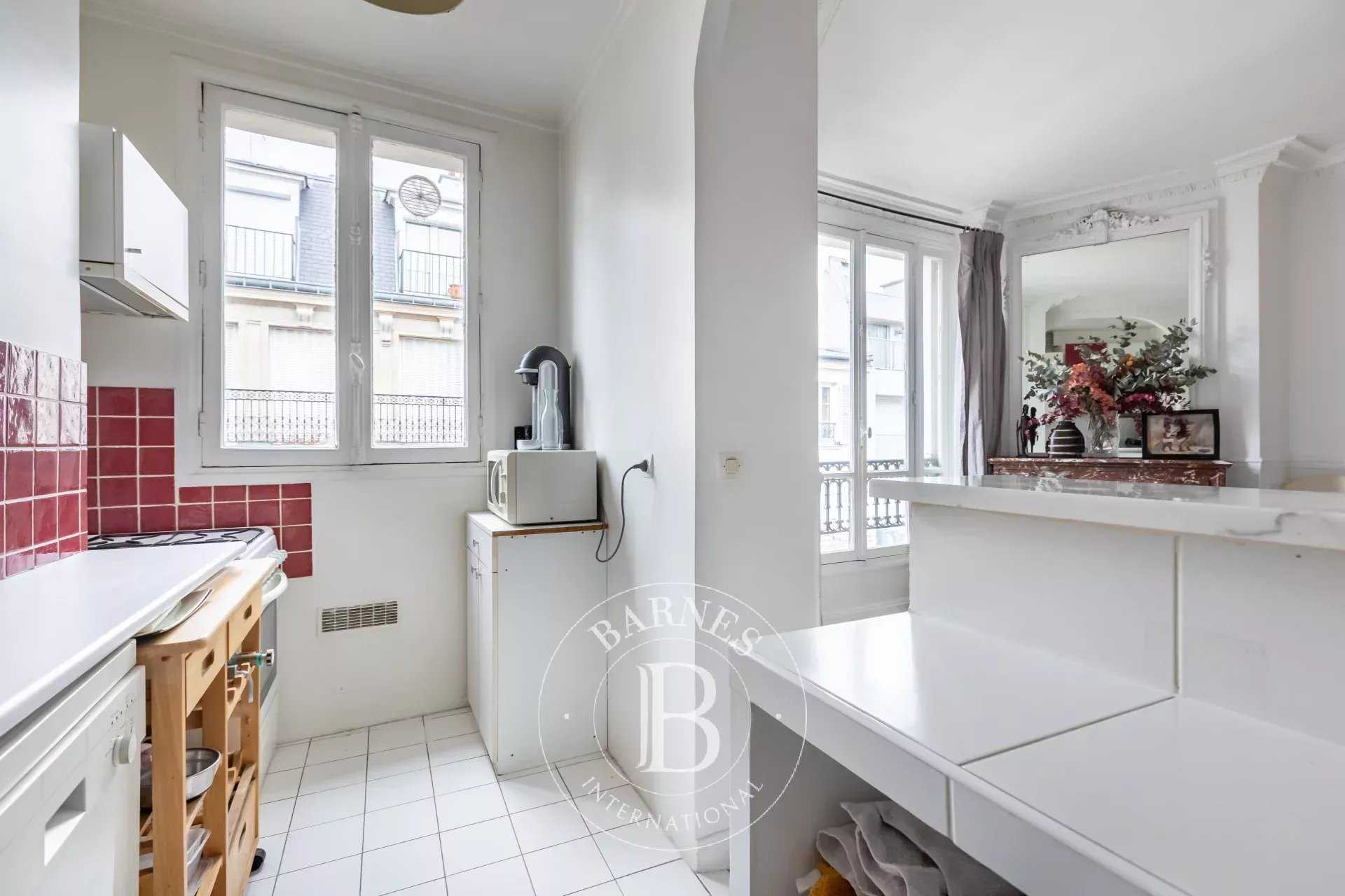 Paris  - Appartement 5 Pièces 2 Chambres