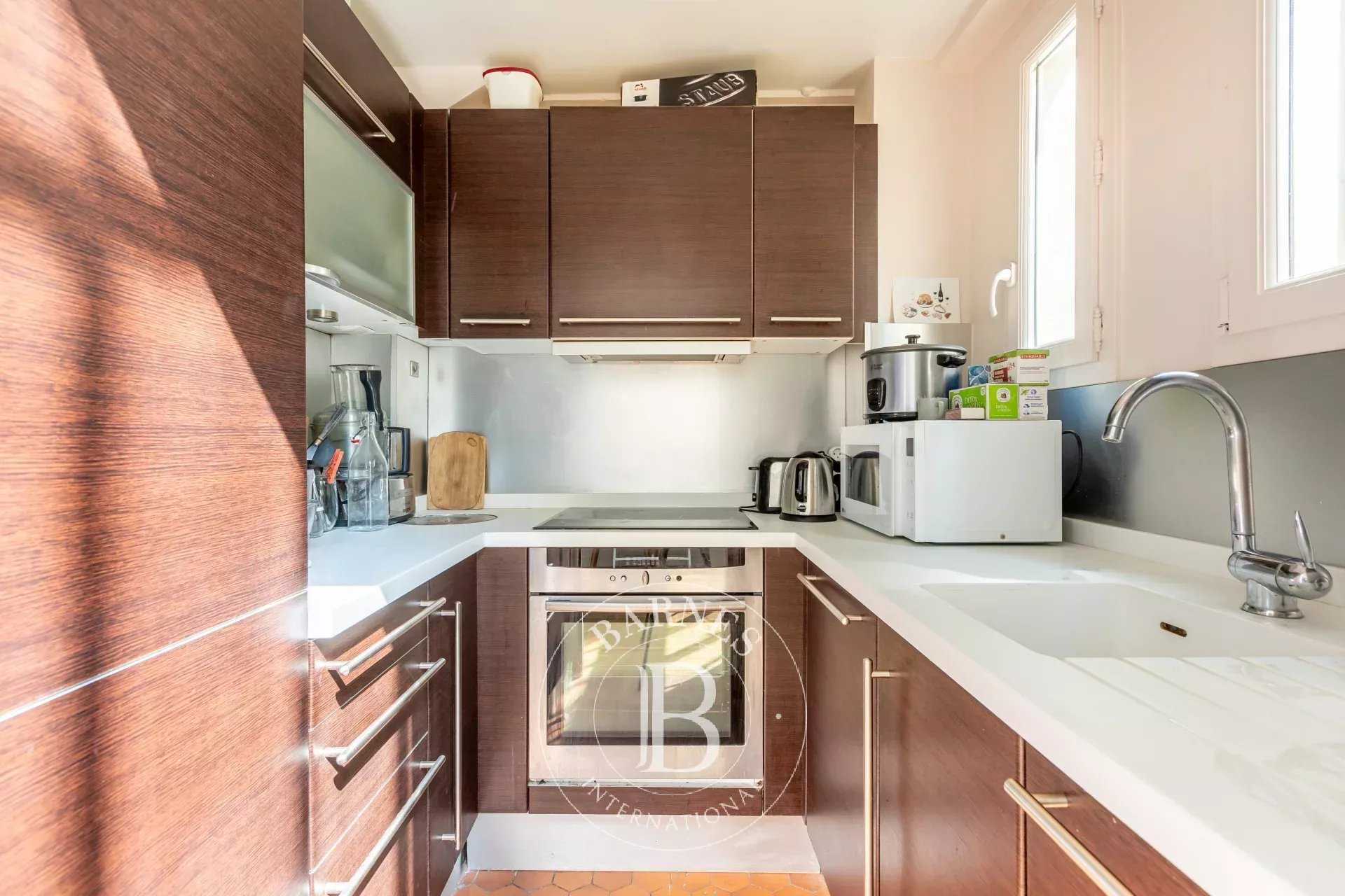 Paris  - Appartement 2 Pièces, 1 Chambre
