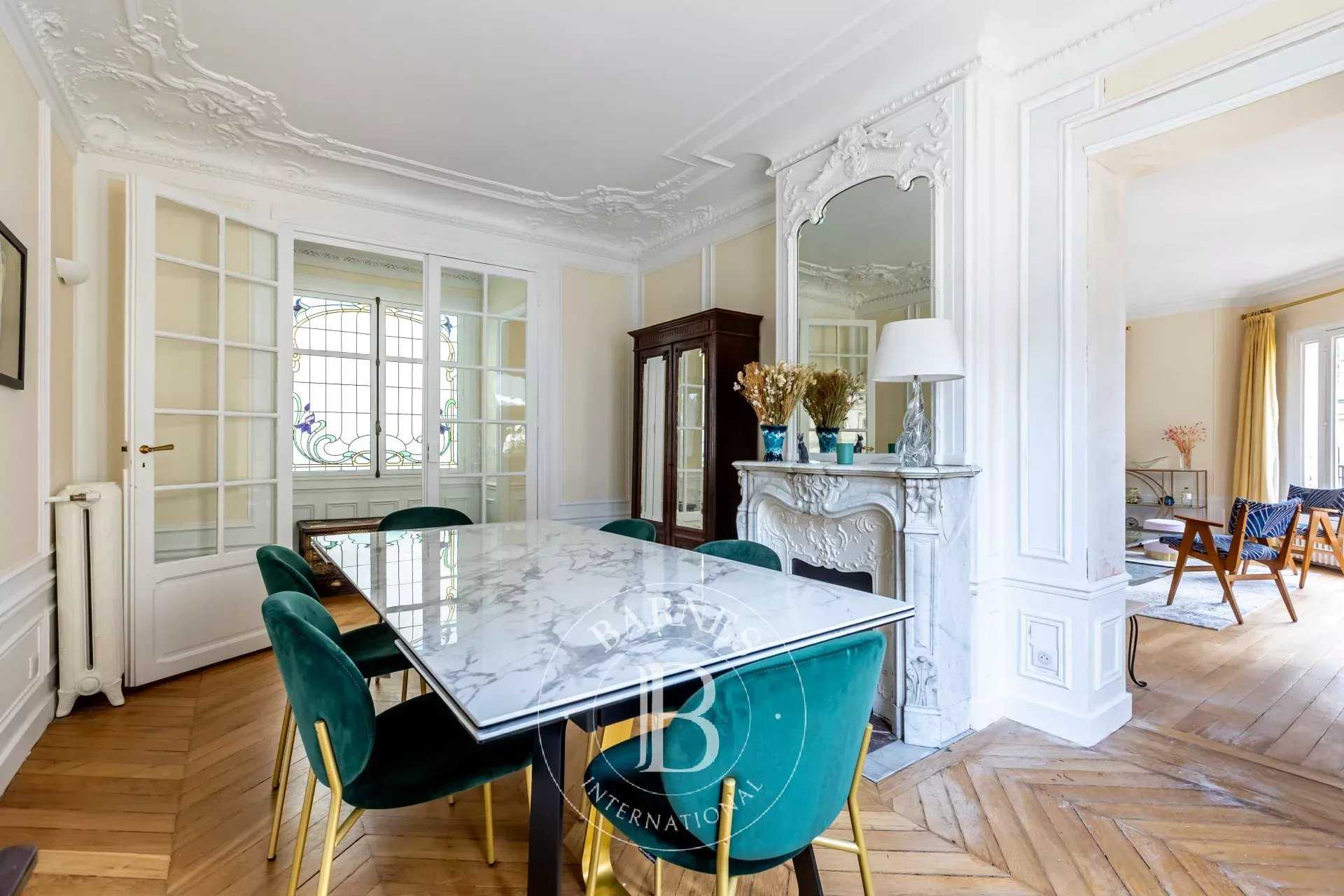 Paris  - Appartement 4 Pi&egrave;ces 2 Chambres