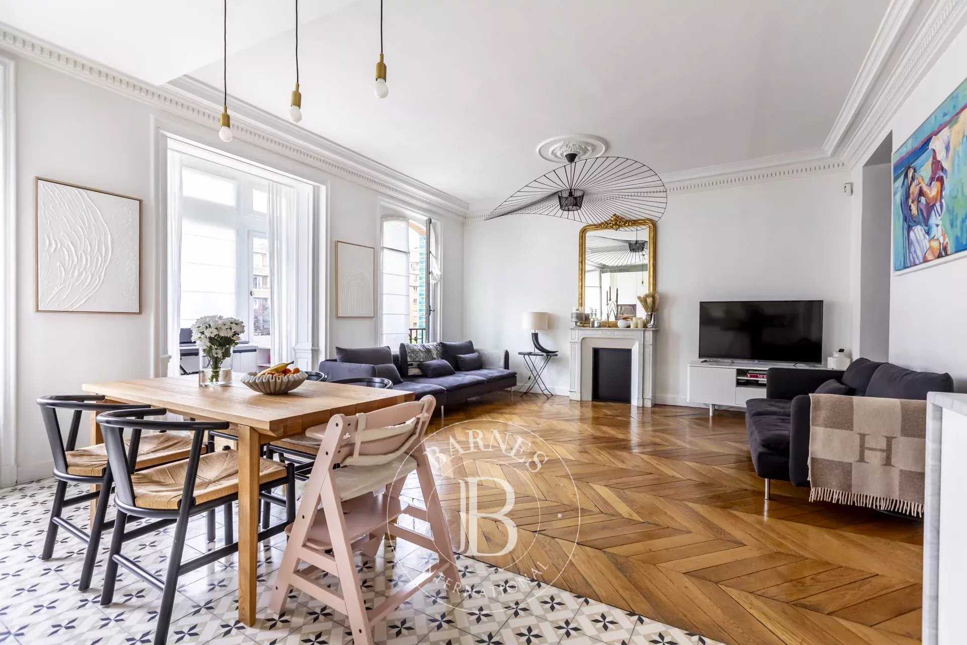Paris  - Appartement 4 Pièces 2 Chambres