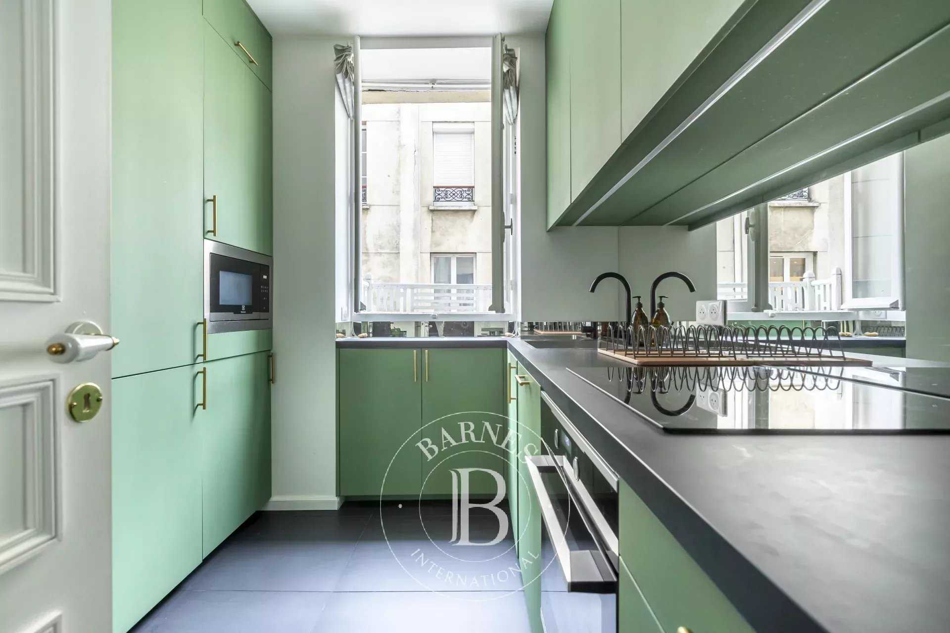 Paris  - Appartement 4 Pièces, 1 Chambre