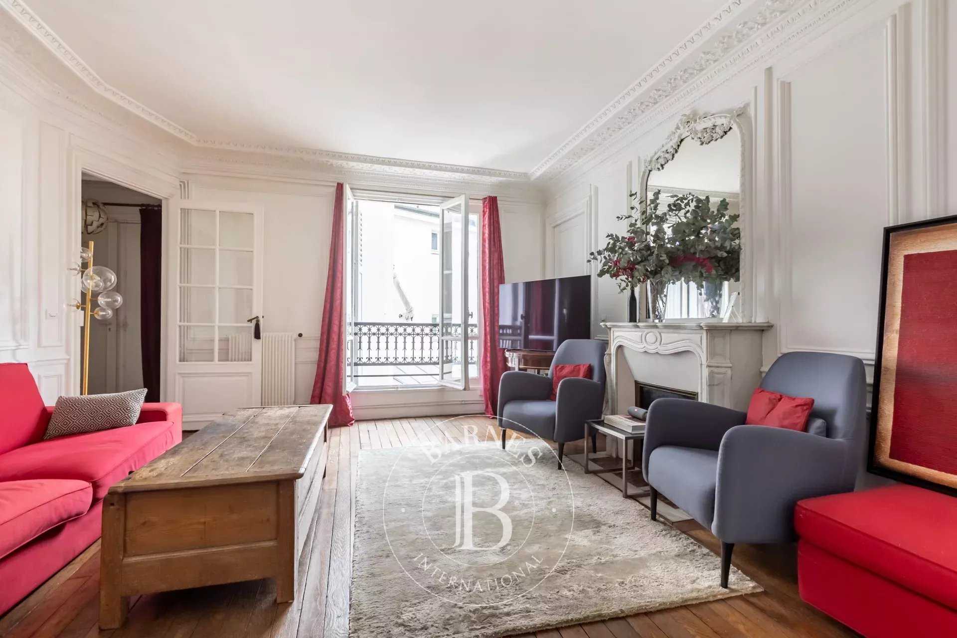 Paris  - Appartement 5 Pièces 2 Chambres