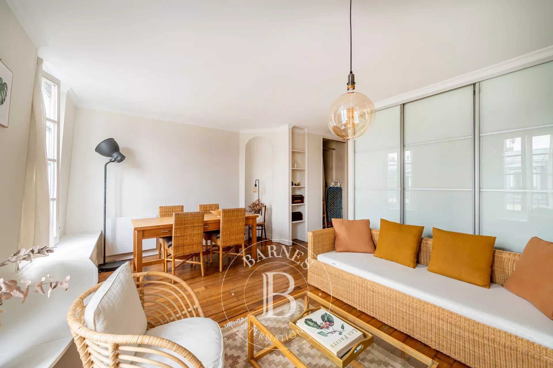 Paris  - Appartement 2 Pièces, 1 Chambre