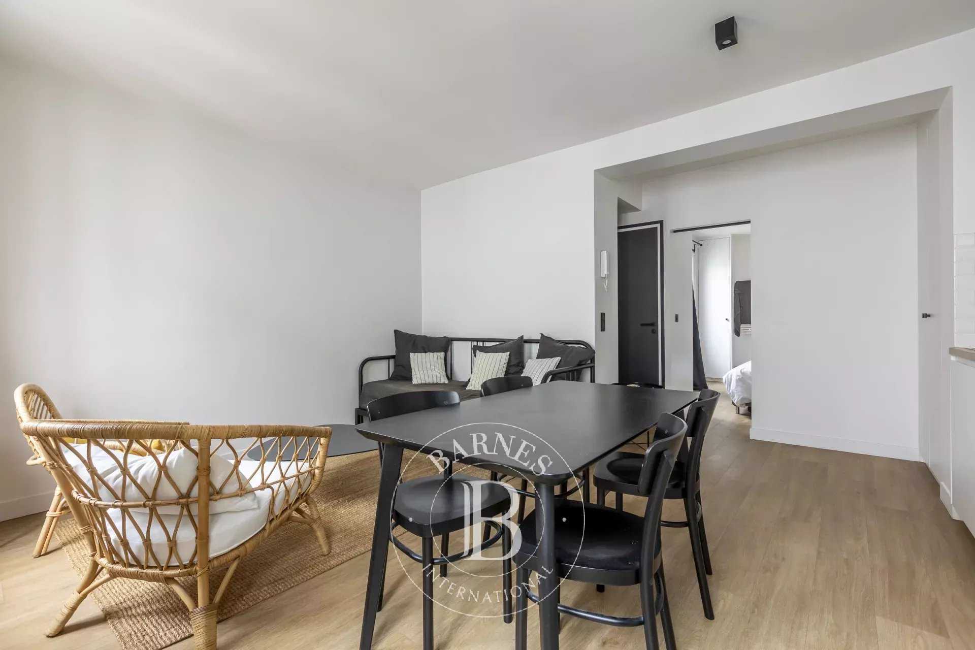 Paris  - Appartement 2 Pièces, 1 Chambre