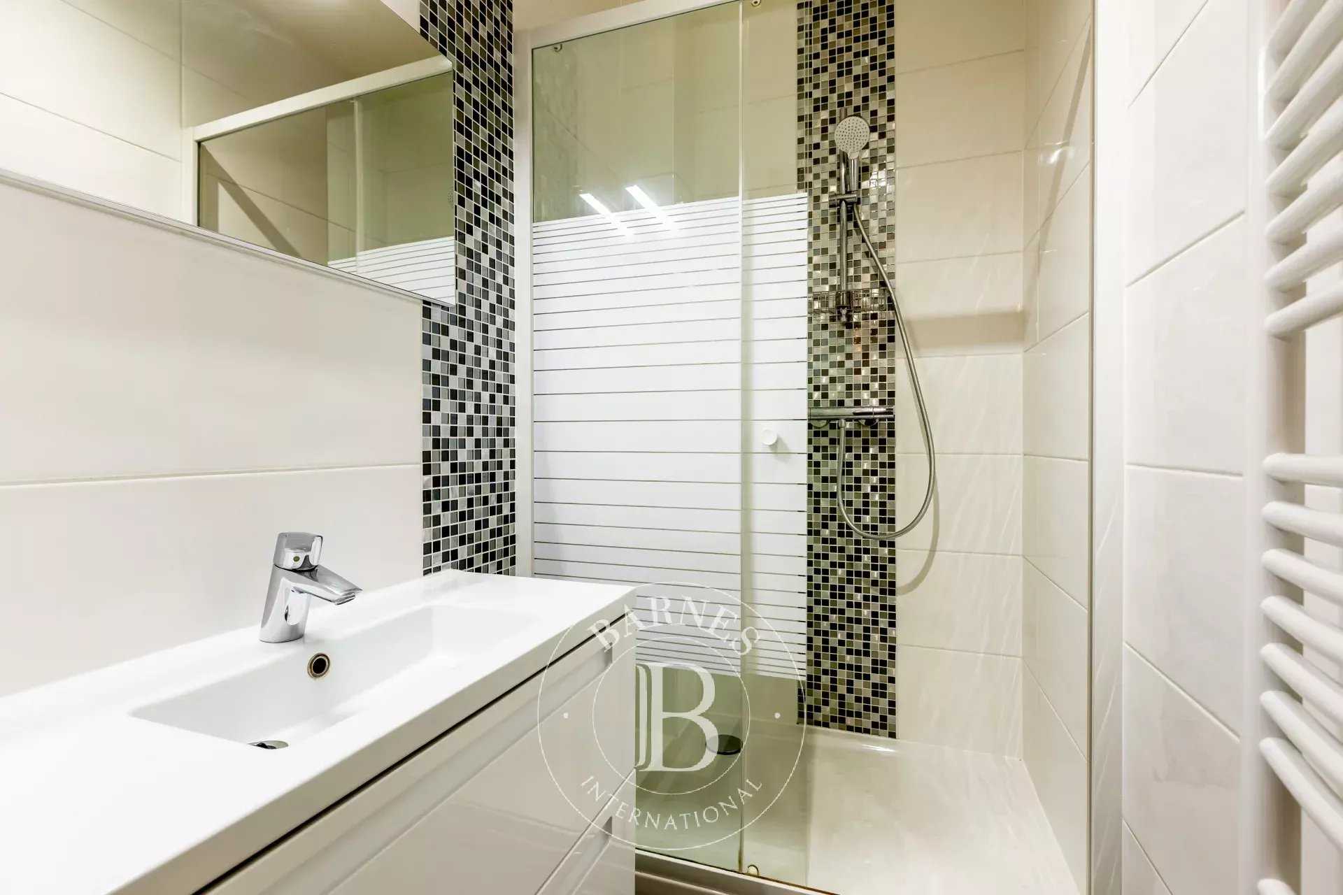 Paris  - Appartement 3 Pi&egrave;ces 2 Chambres