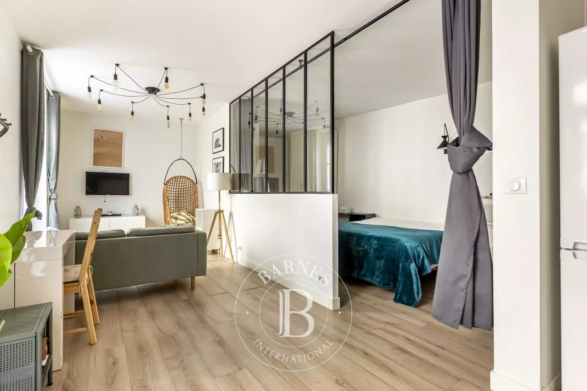 Paris  - Appartement 2 Pièces, 1 Chambre