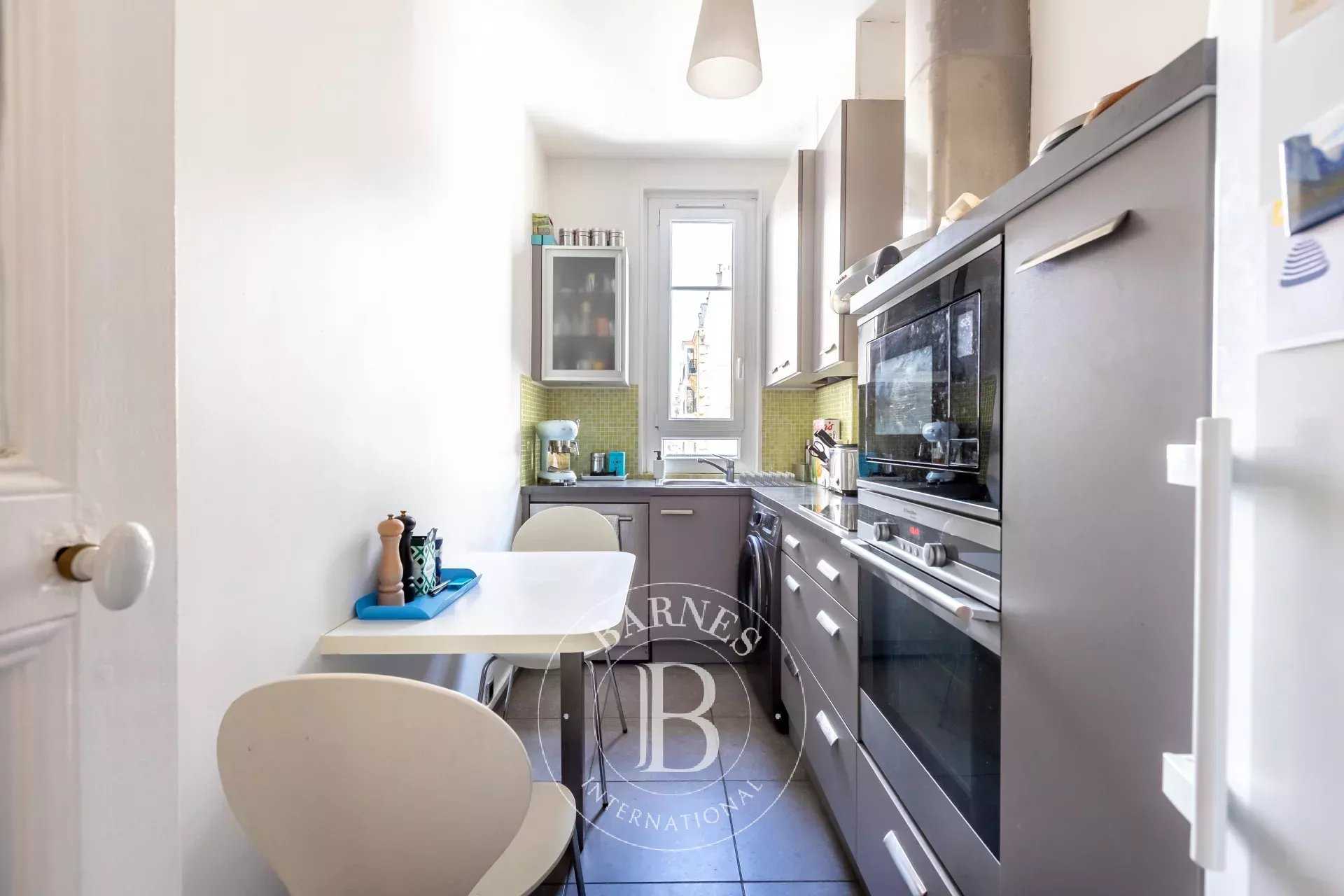 Paris  - Appartement 3 Pi&egrave;ces 2 Chambres