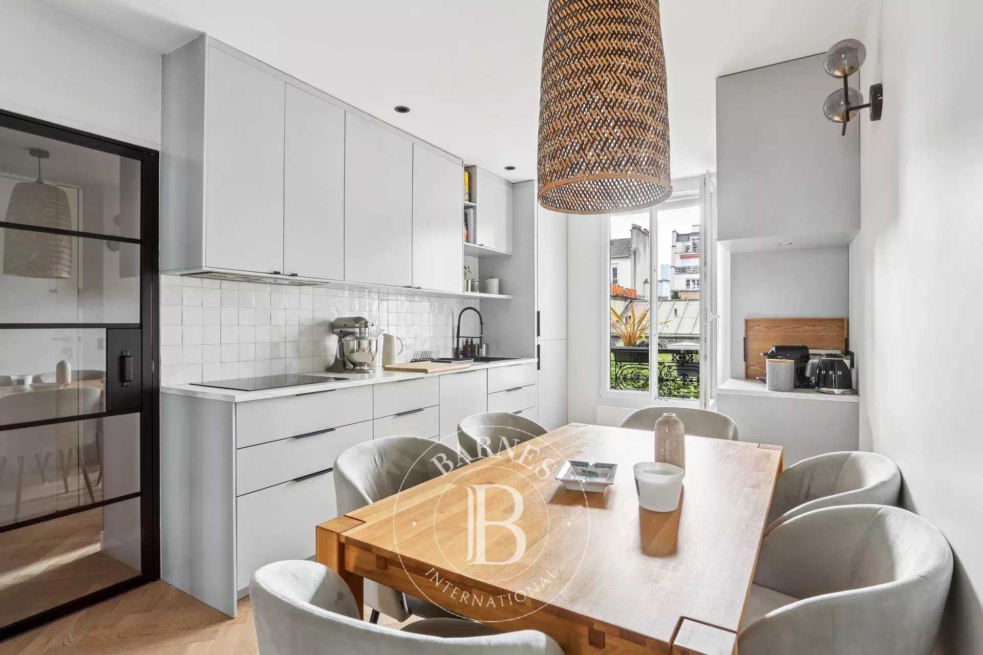 Paris  - Appartement 2 Pièces, 1 Chambre