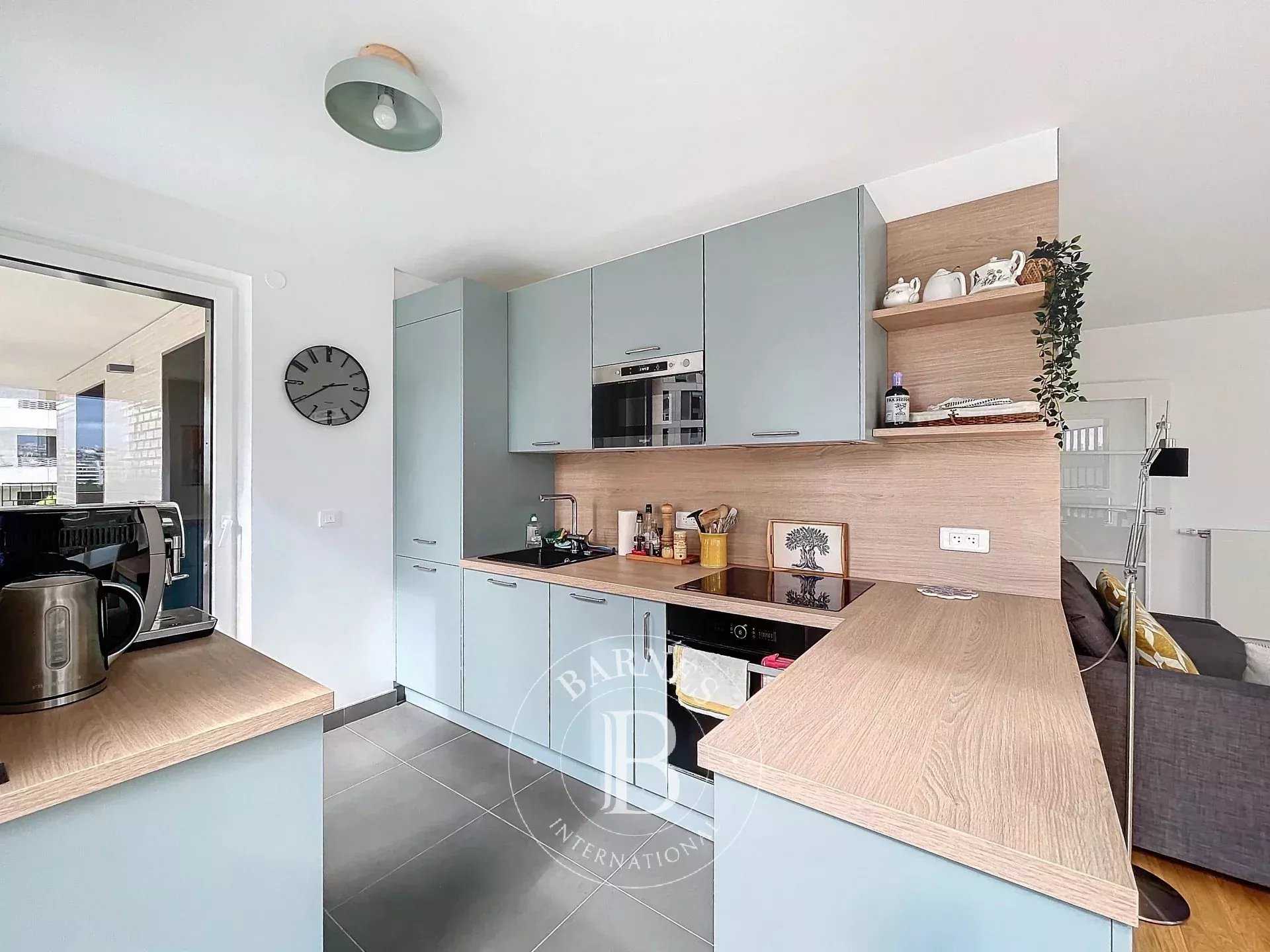 Paris  - Appartement 3 Pi&egrave;ces 2 Chambres