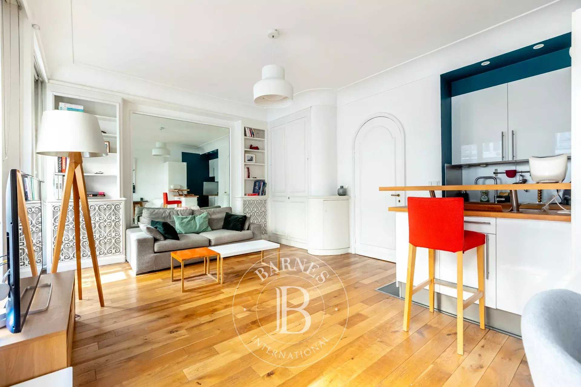Paris  - Appartement 2 Pièces, 1 Chambre
