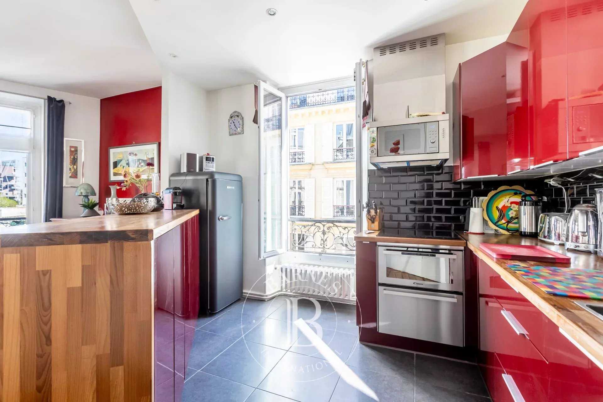 Paris  - Appartement 3 Pi&egrave;ces 2 Chambres