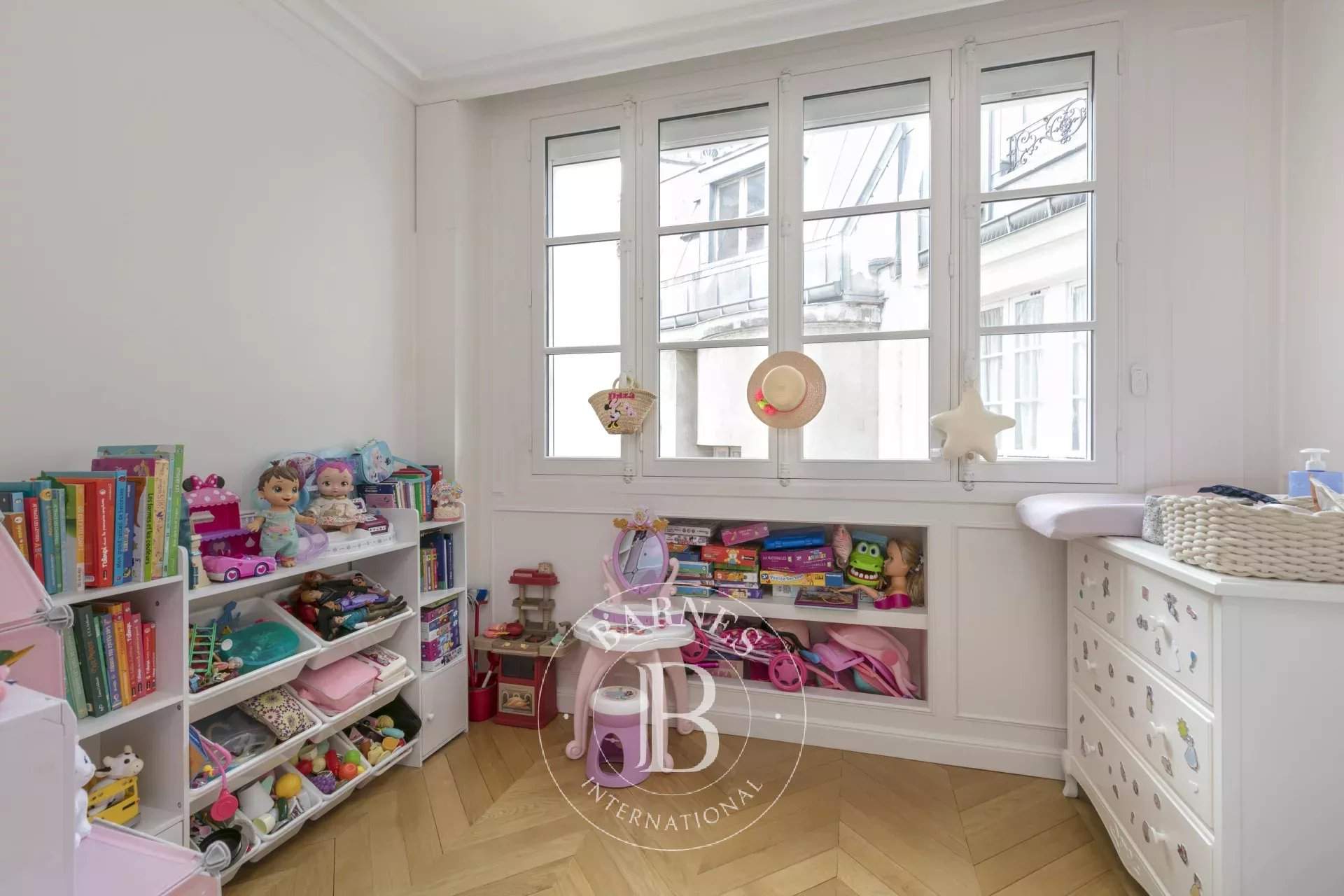 Paris  - Apartment 3 Bedrooms - picture 9