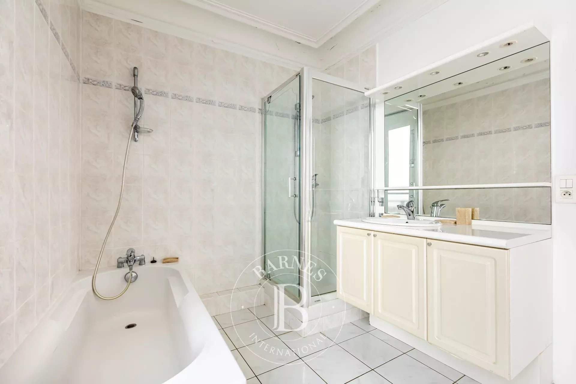 Paris  - Apartment 2 Bedrooms - picture 9