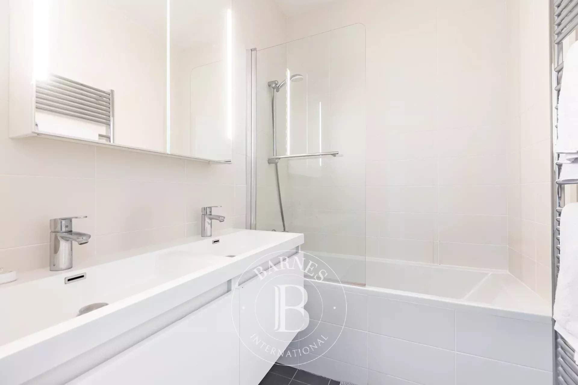 Paris  - Appartement 3 Pi&egrave;ces 2 Chambres - picture 9