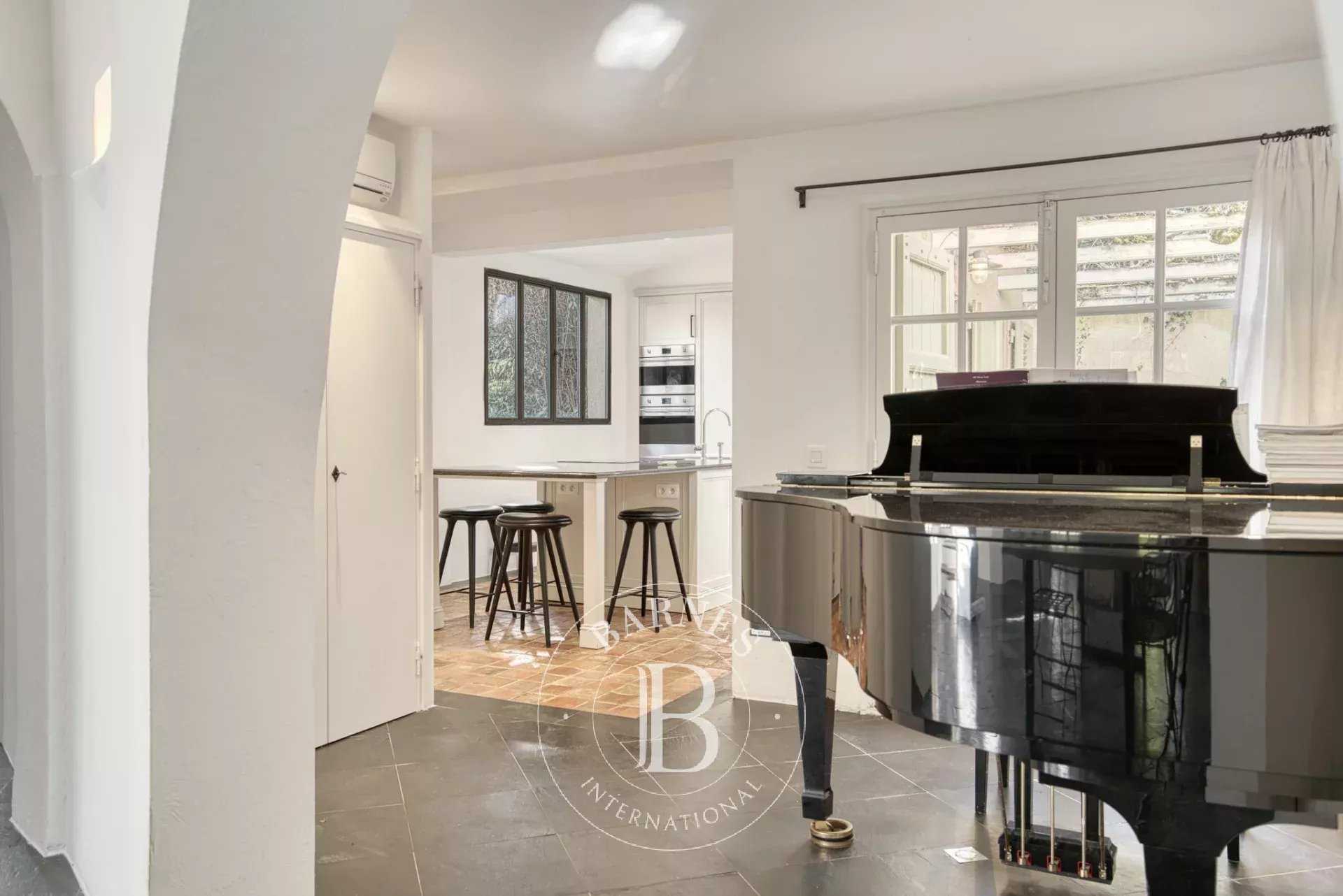 Mouans-Sartoux  - Maison 7 Pi&egrave;ces 5 Chambres