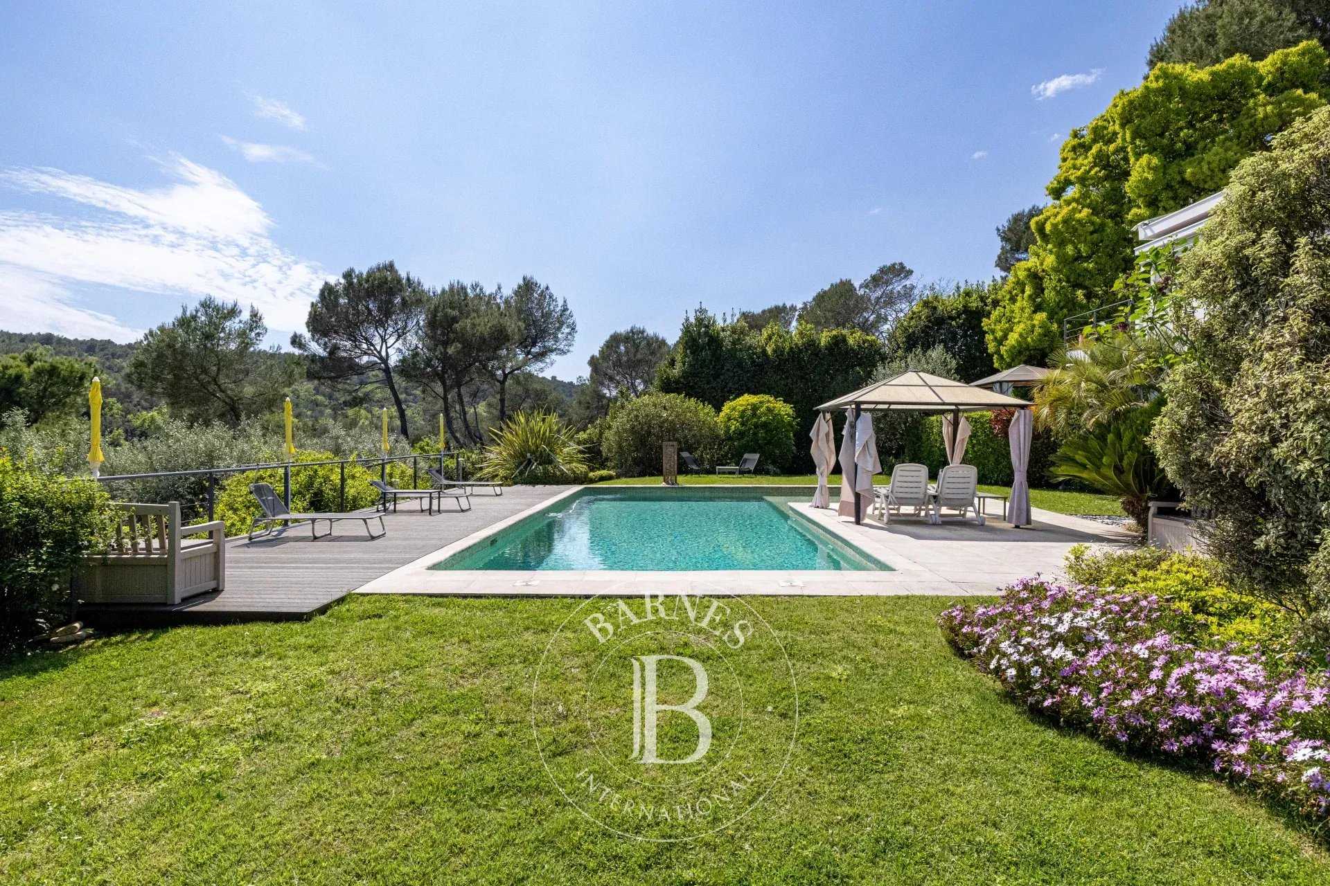 Valbonne  - Maison 9 Pi&egrave;ces 7 Chambres