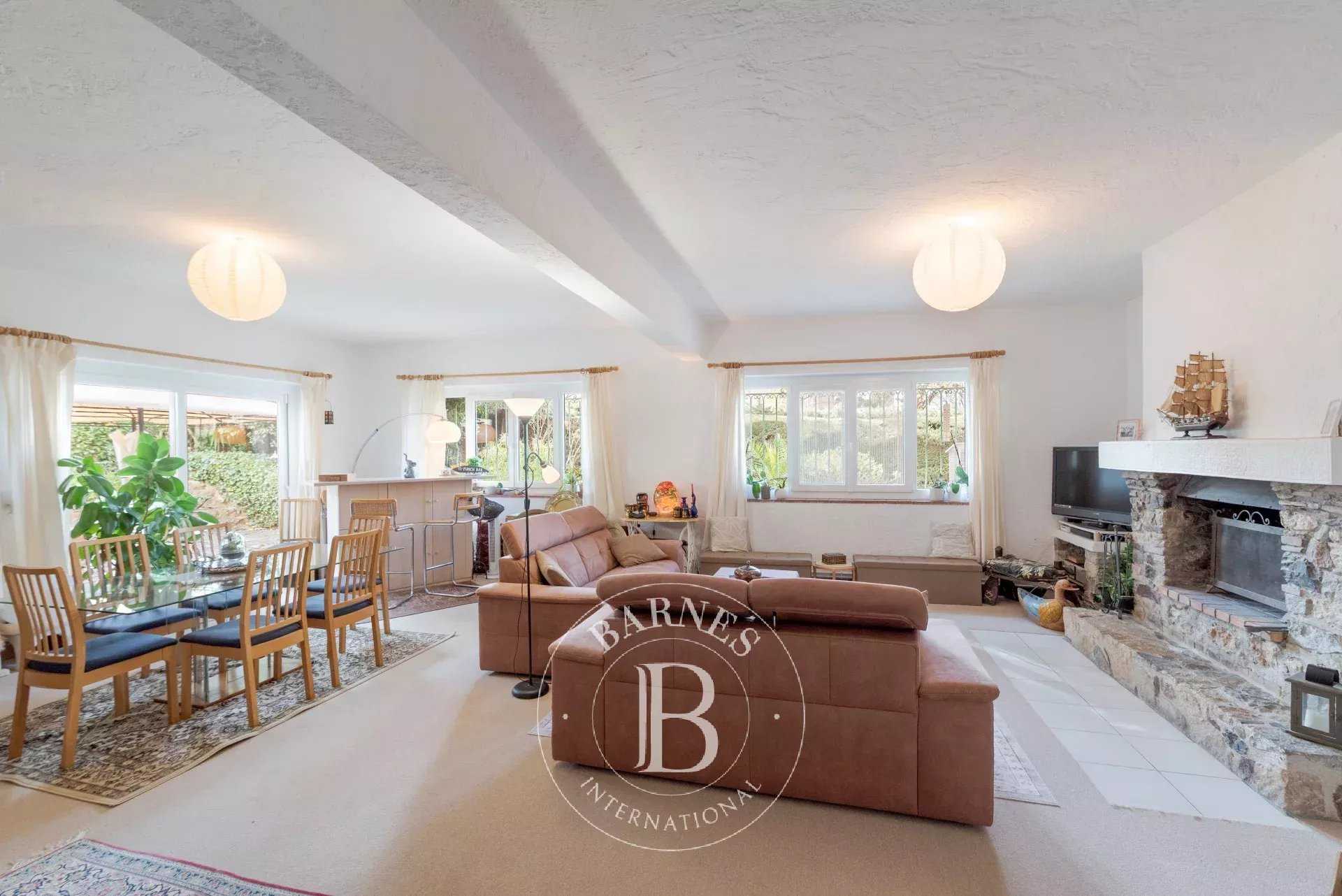 Roquefort-les-Pins  - Maison 8 Pi&egrave;ces 6 Chambres