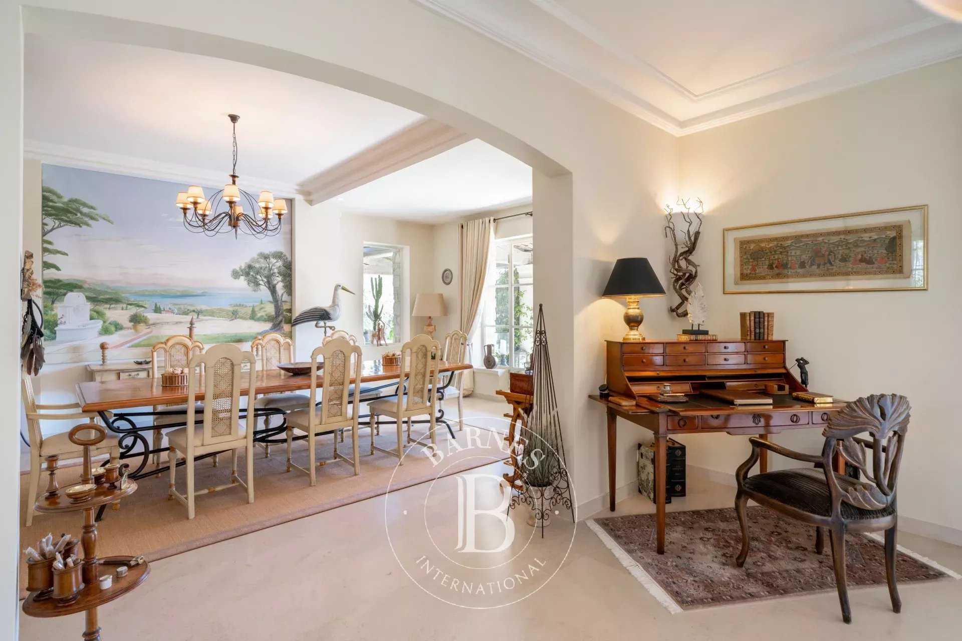 Mouans-Sartoux  - Propriété 12 Pi&egrave;ces 5 Chambres