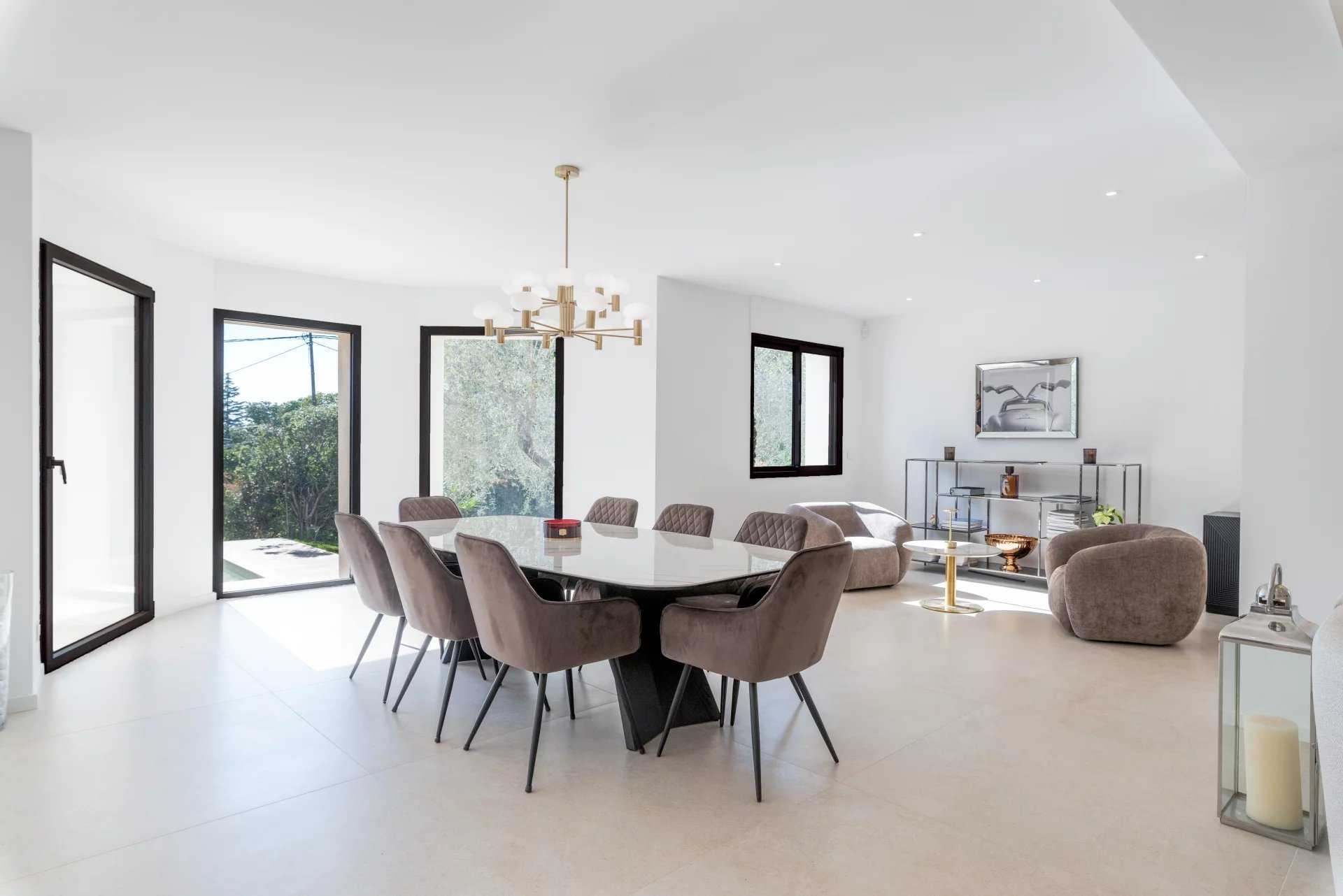 Valbonne  - Villa 8 Pi&egrave;ces 5 Chambres