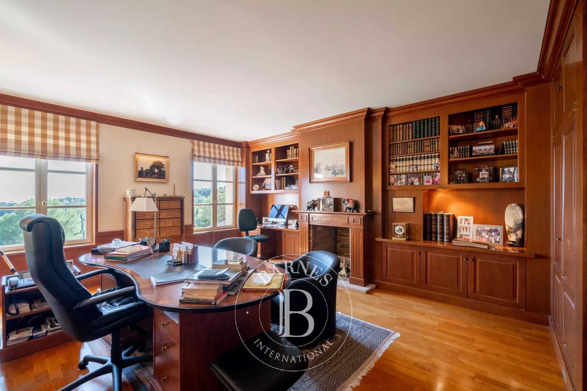 Mouans-Sartoux  - Propriété 12 Pi&egrave;ces 5 Chambres