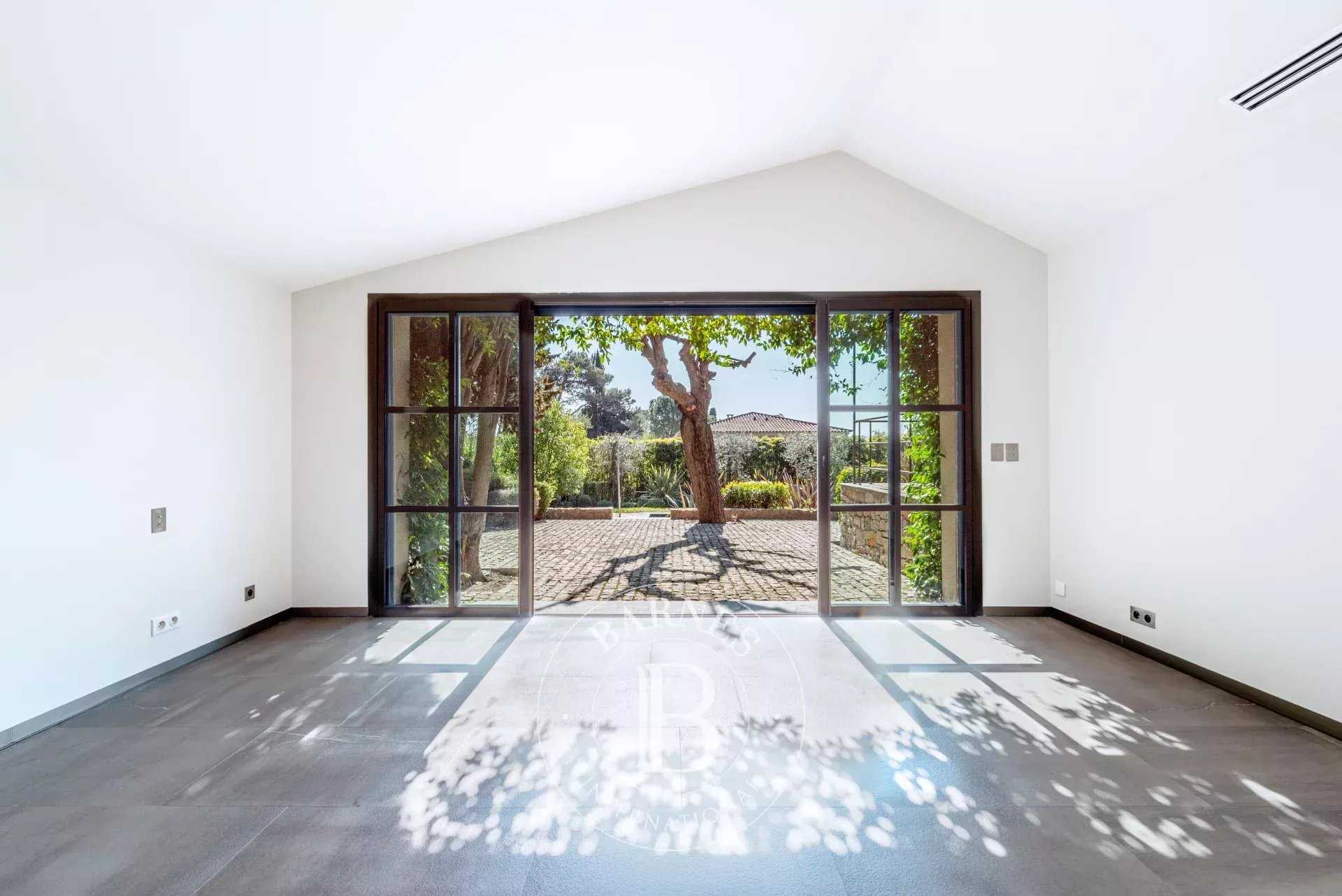 Mougins  - Maison 8 Pi&egrave;ces 4 Chambres