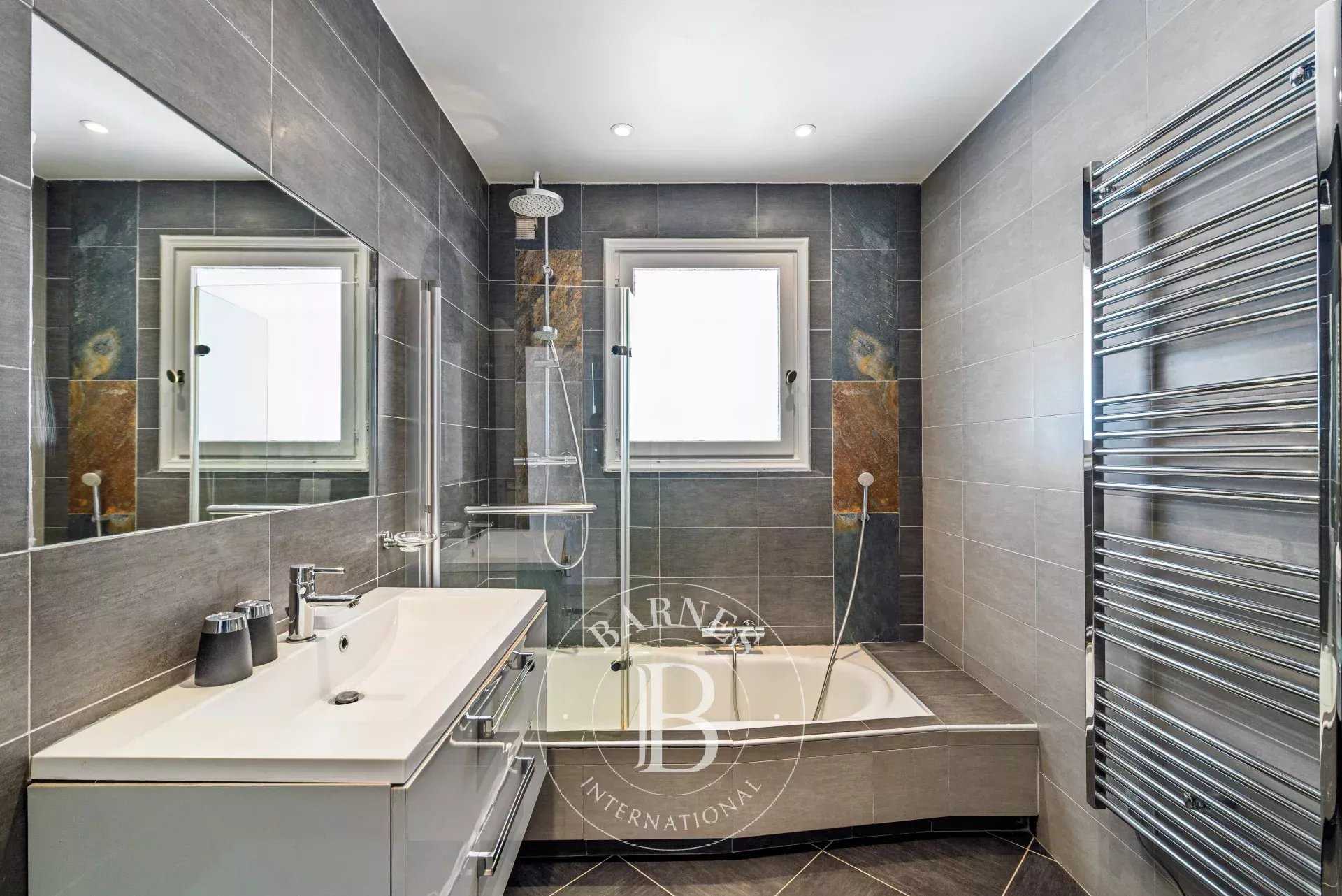 Mougins  - Maison 7 Pi&egrave;ces 6 Chambres