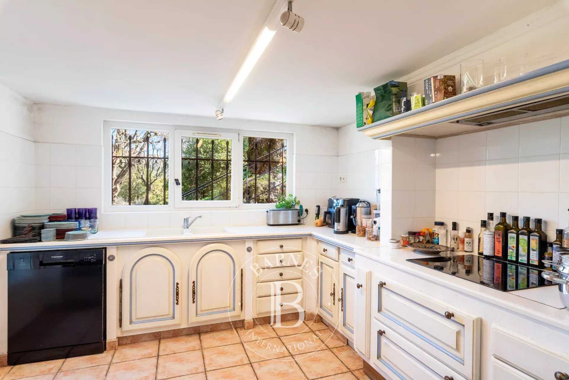 Mougins  - Maison 7 Pi&egrave;ces 5 Chambres