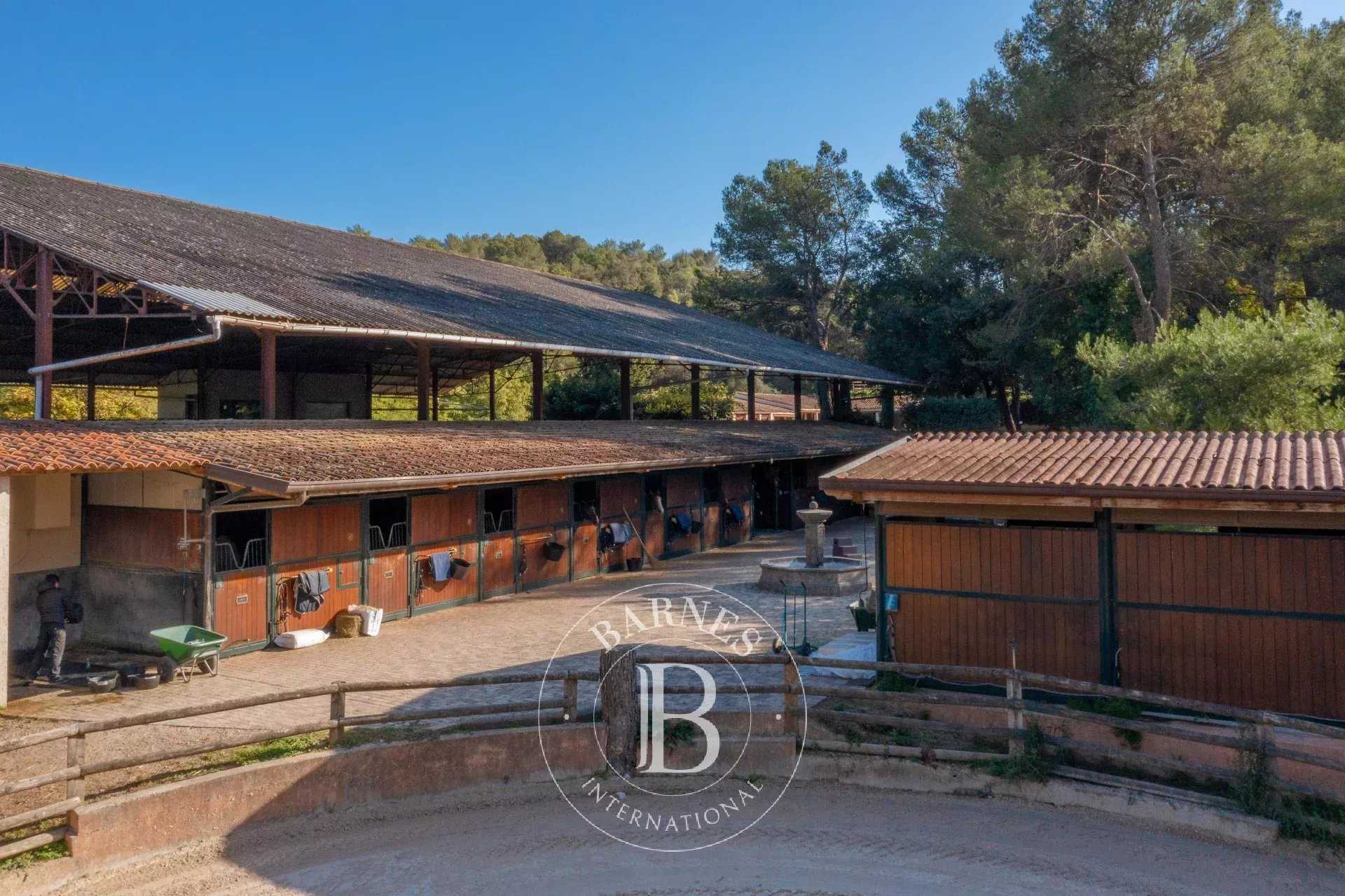 Valbonne  - Domaine équestre 14 Pi&egrave;ces 7 Chambres