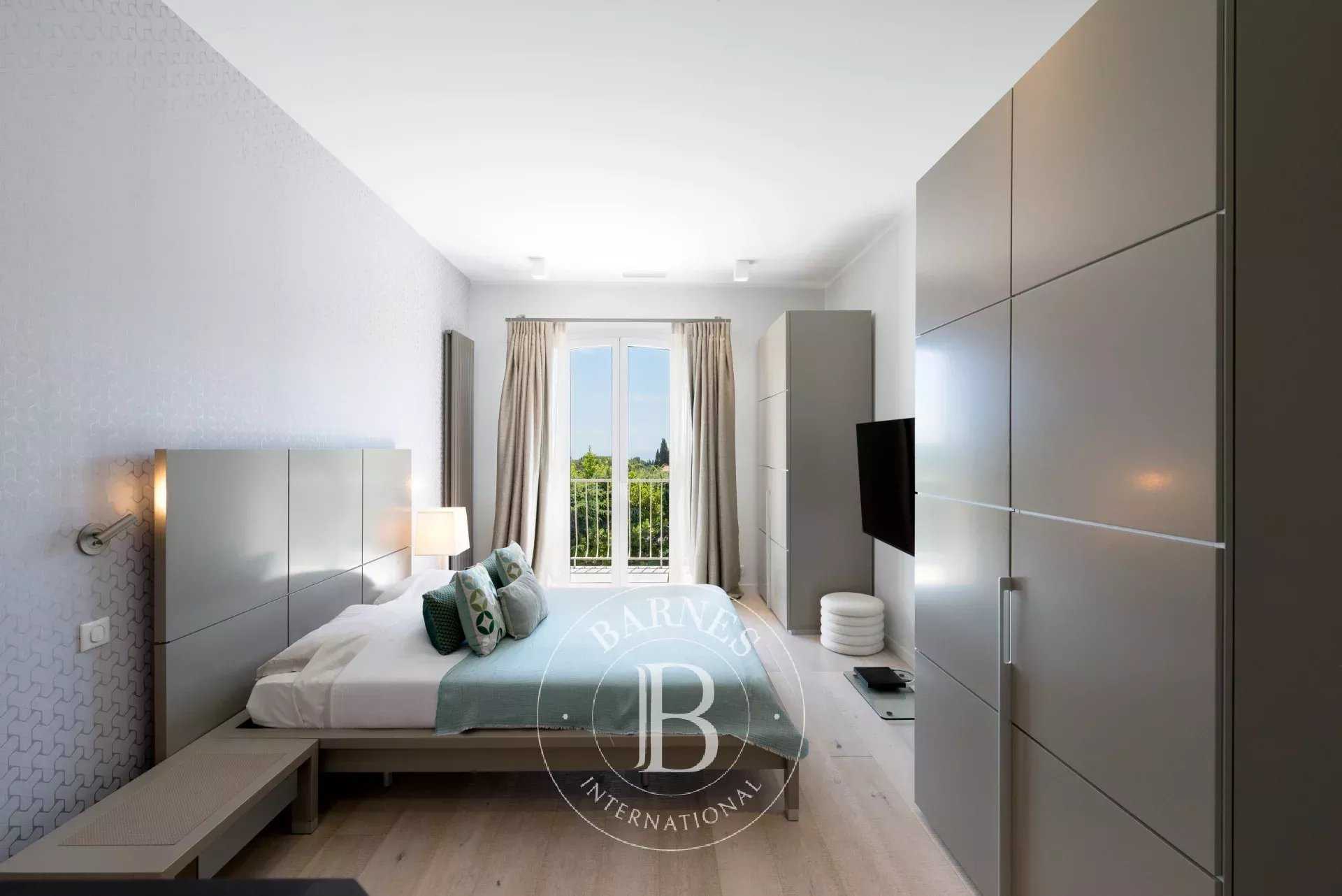 Mougins  - Villa 9 Pi&egrave;ces 5 Chambres