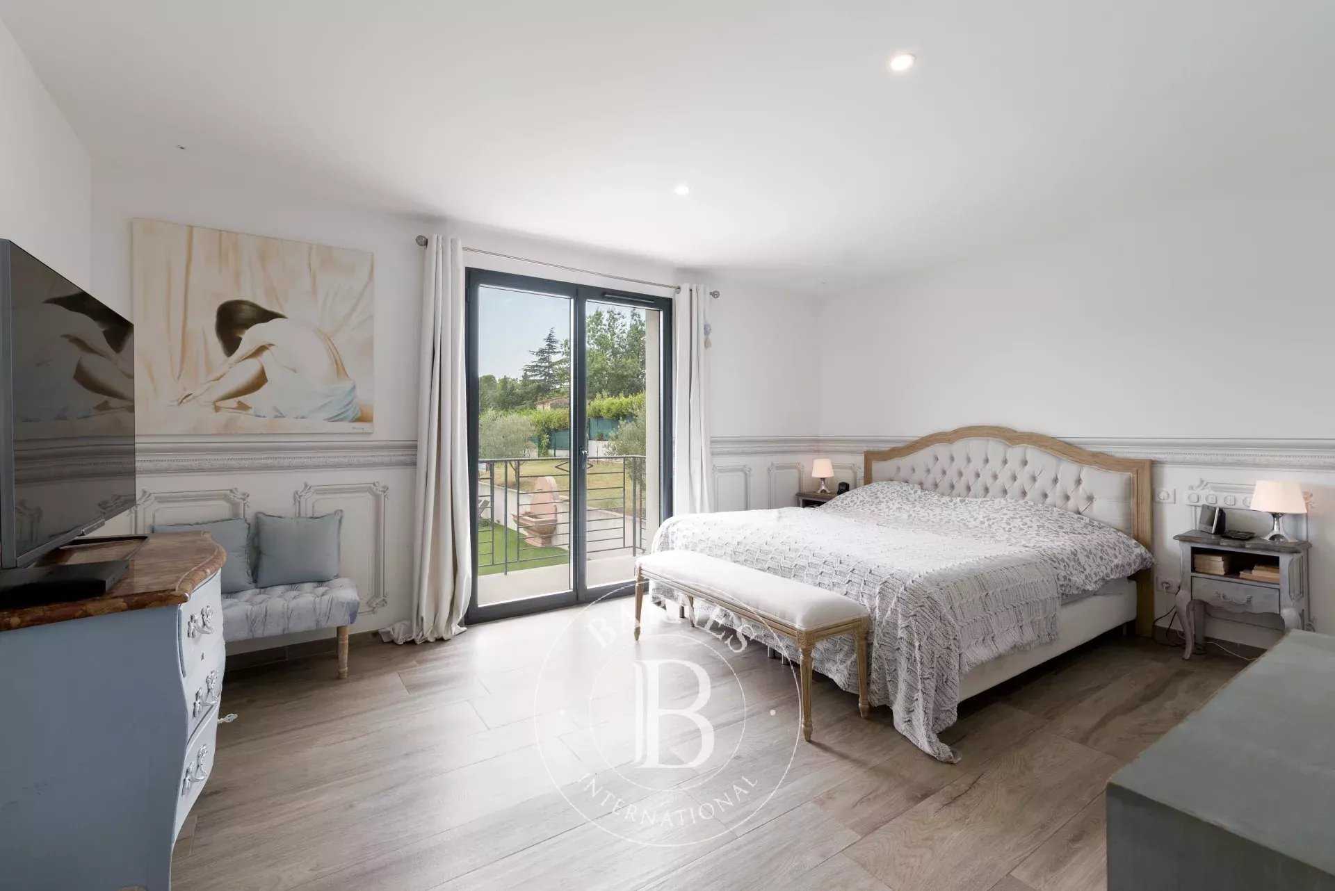 Châteauneuf-Grasse  - Villa 6 Pièces 4 Chambres