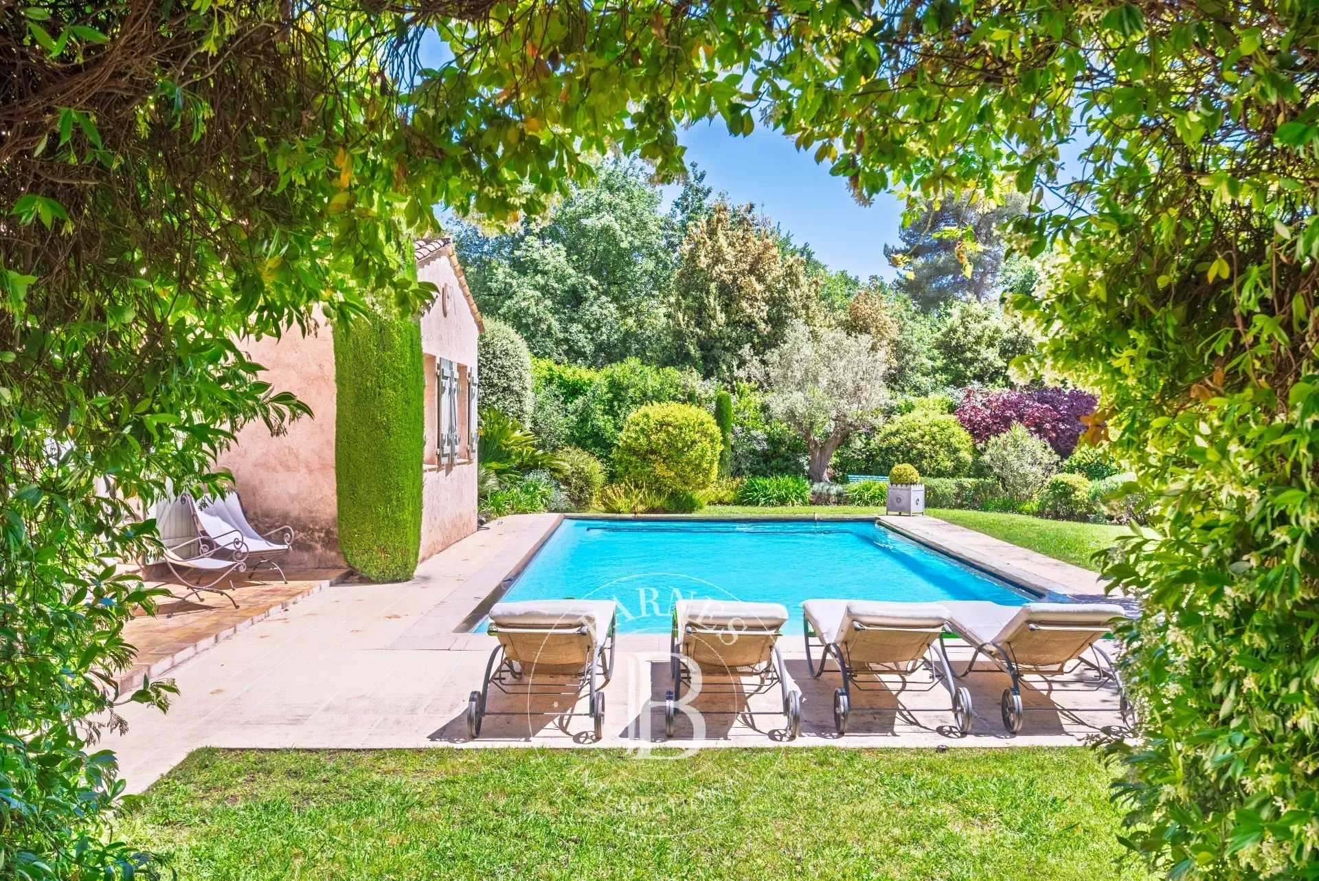 Roquefort-les-Pins  - Villa 7 Pièces 4 Chambres